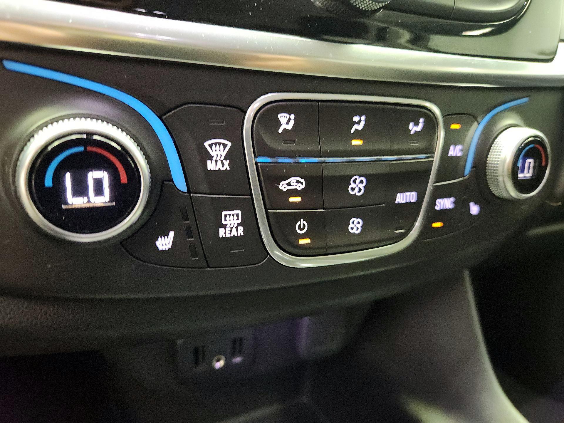 Thumbnail: 2018 Chevrolet Traverse - 16