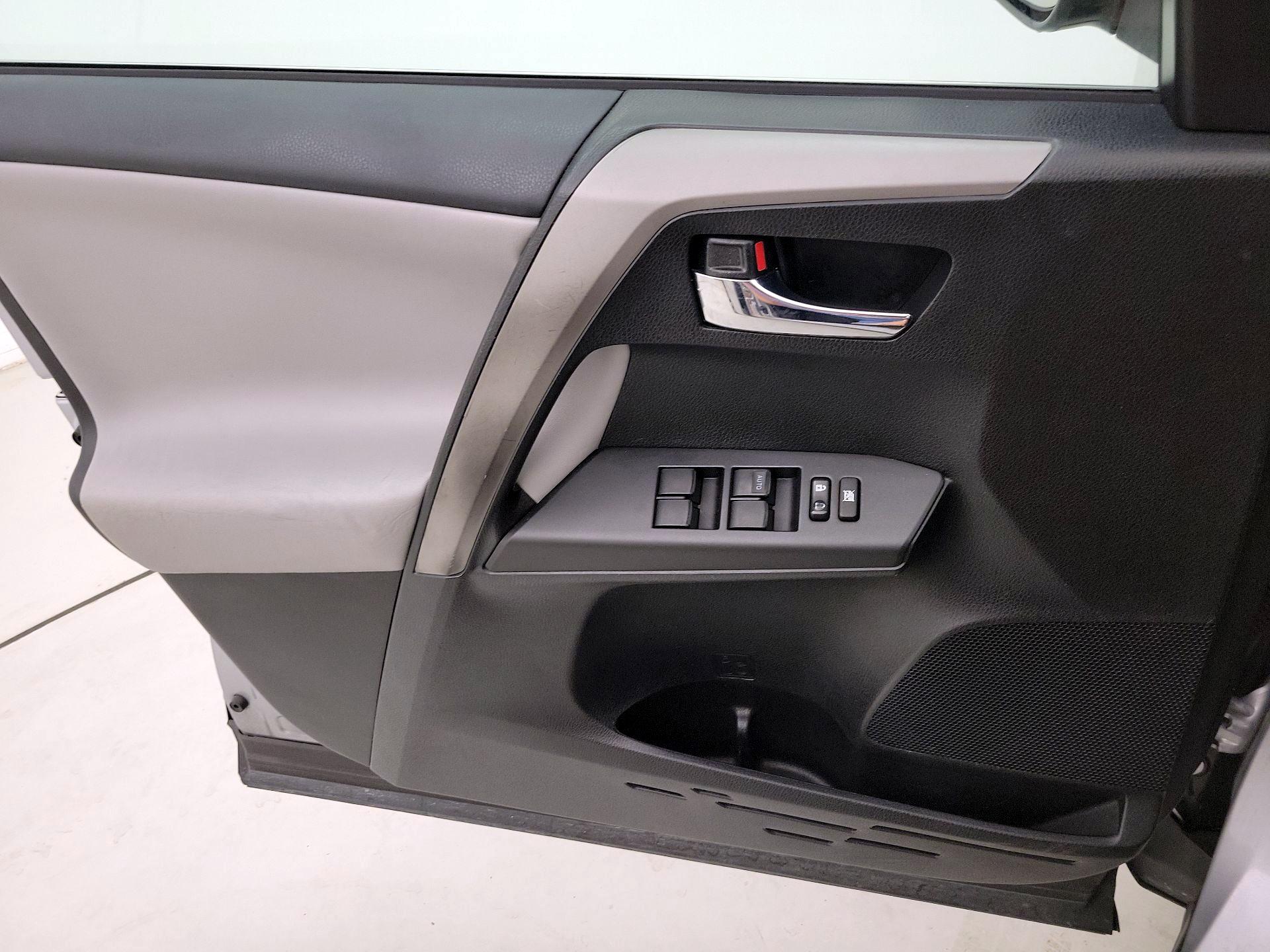 Thumbnail: 2017 Toyota RAV4 - 12