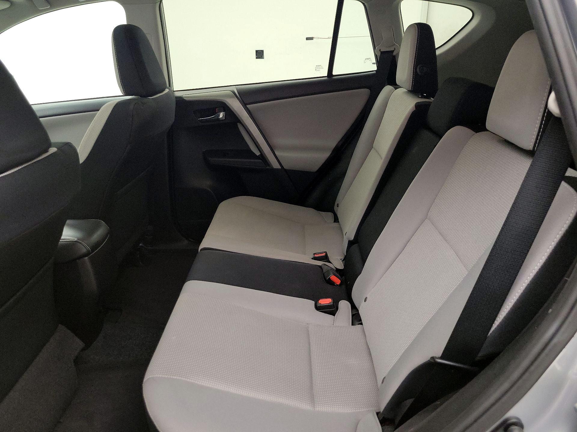 Thumbnail: 2017 Toyota RAV4 - 20