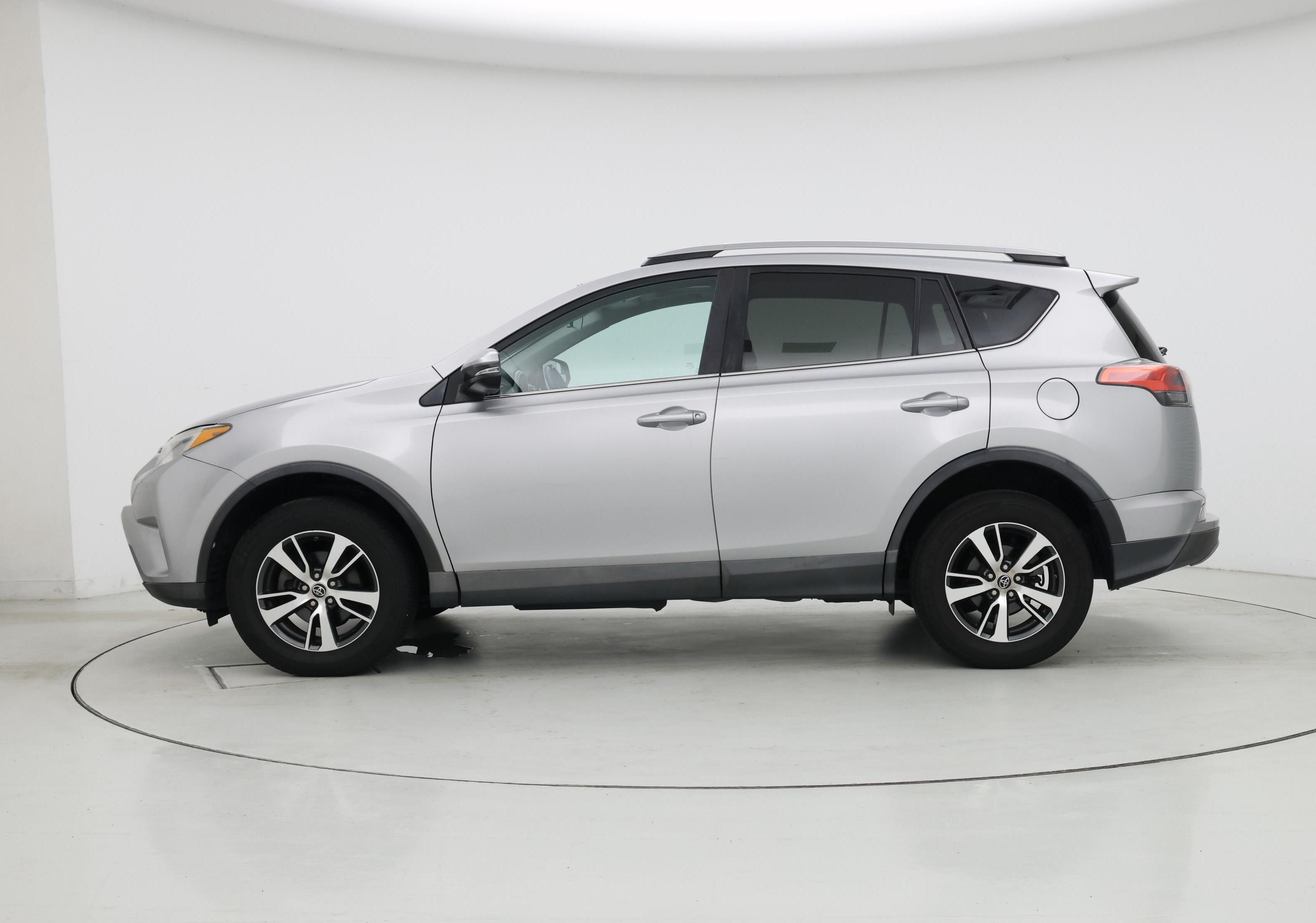 Thumbnail: 2017 Toyota RAV4 - 3