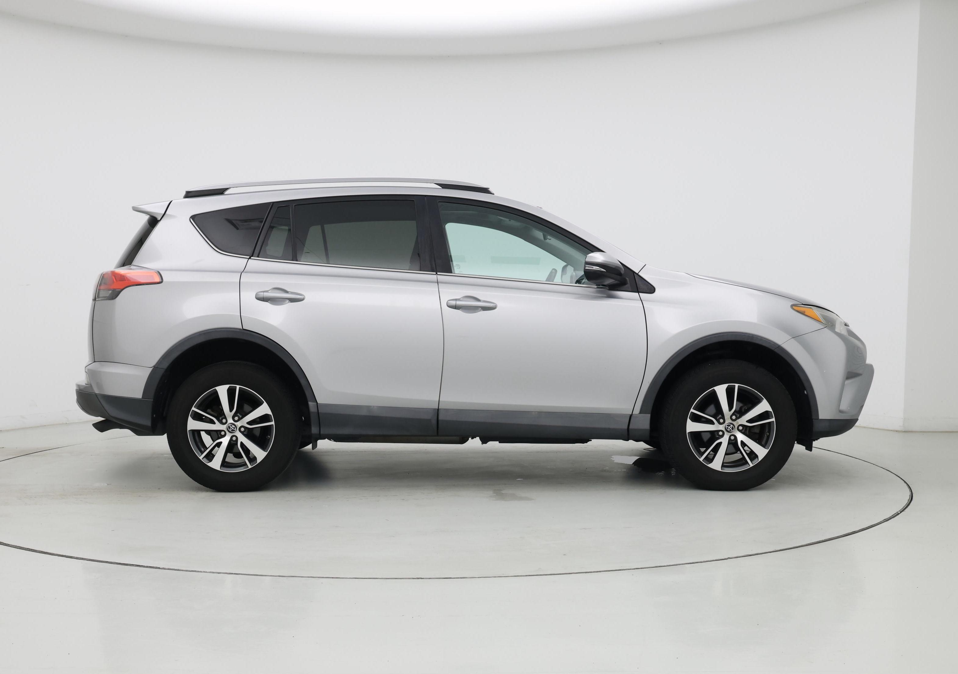 Thumbnail: 2017 Toyota RAV4 - 7