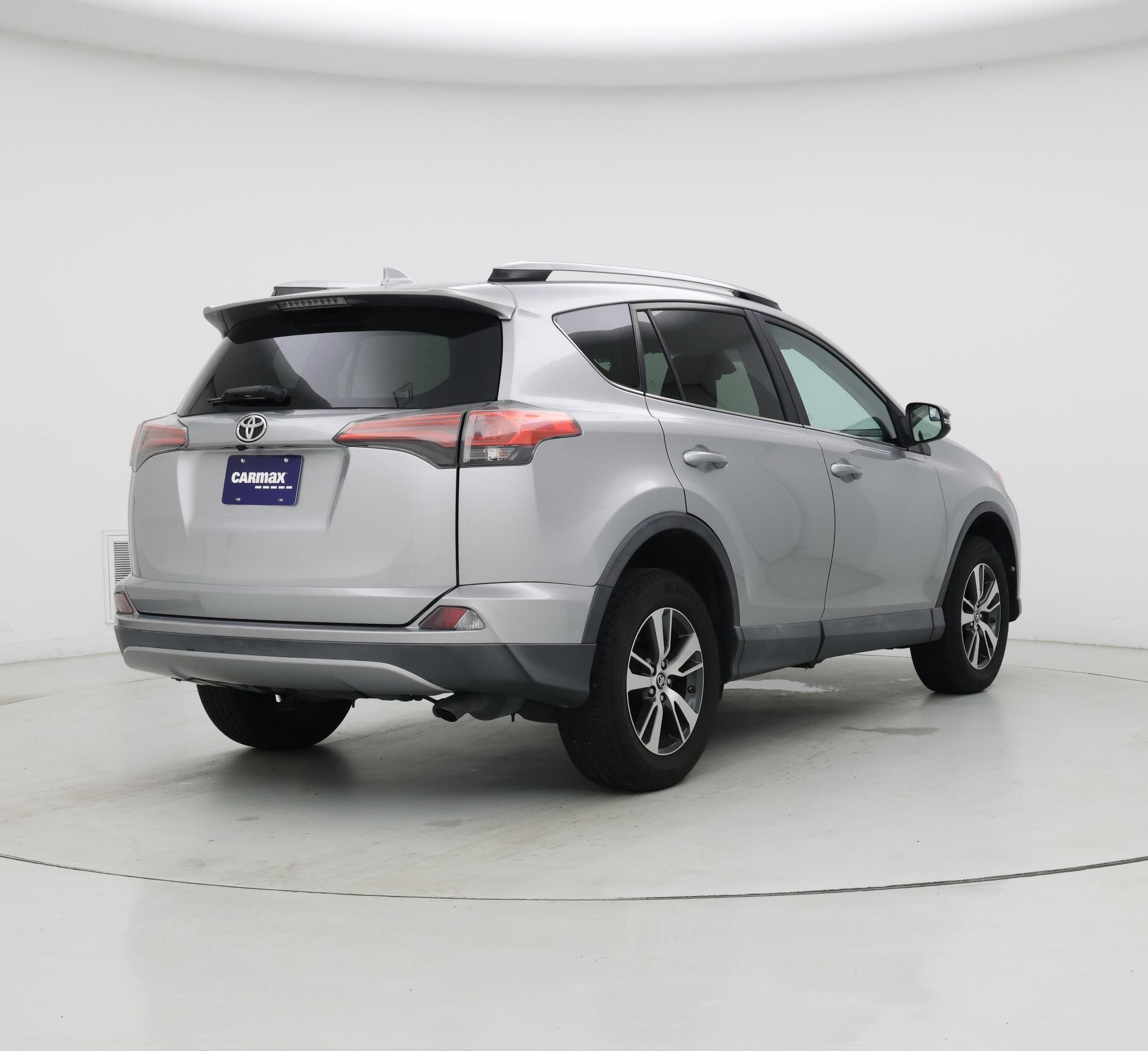 Thumbnail: 2017 Toyota RAV4 - 8