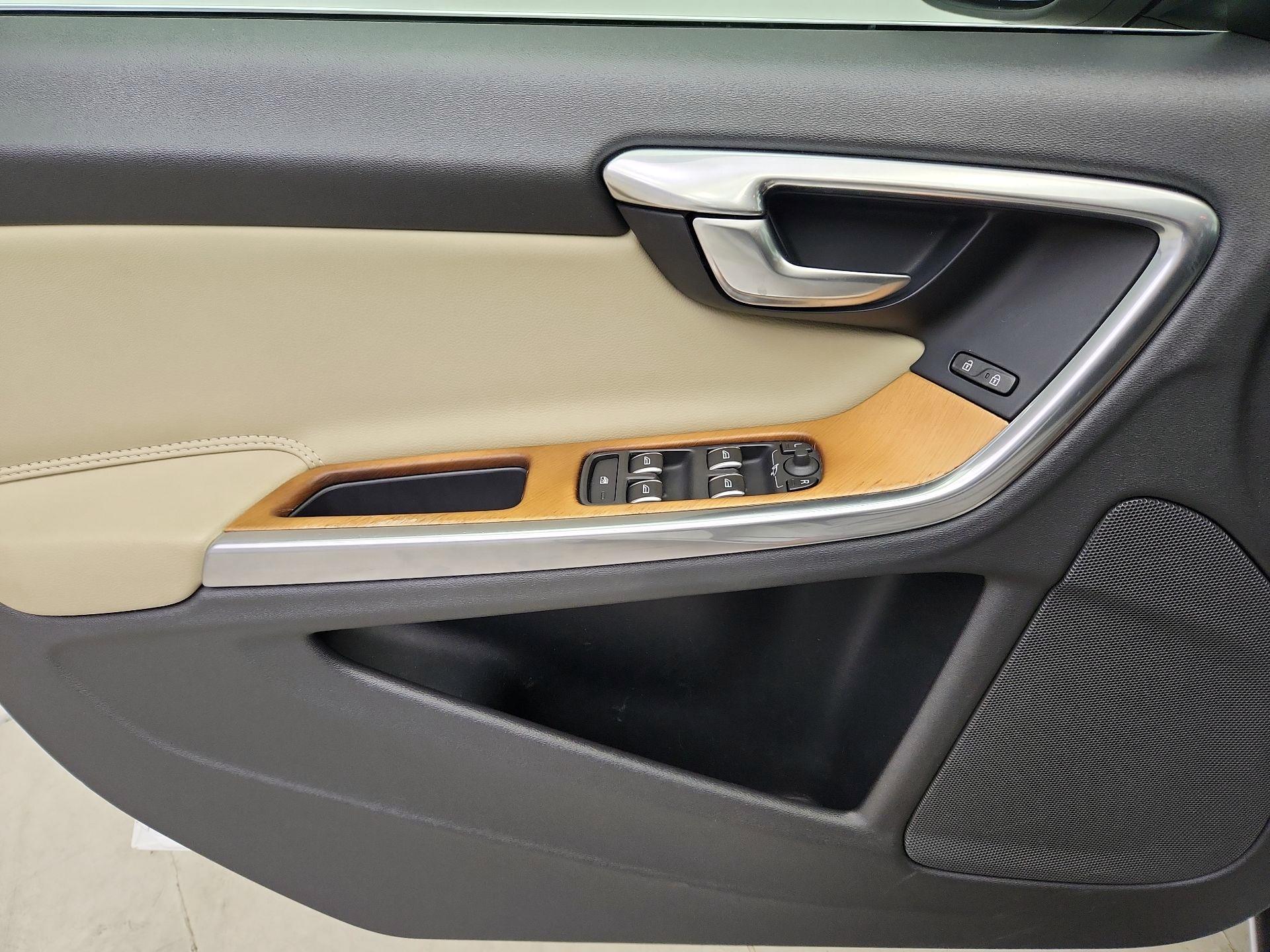 Thumbnail: 2018 Volvo S60 - 12