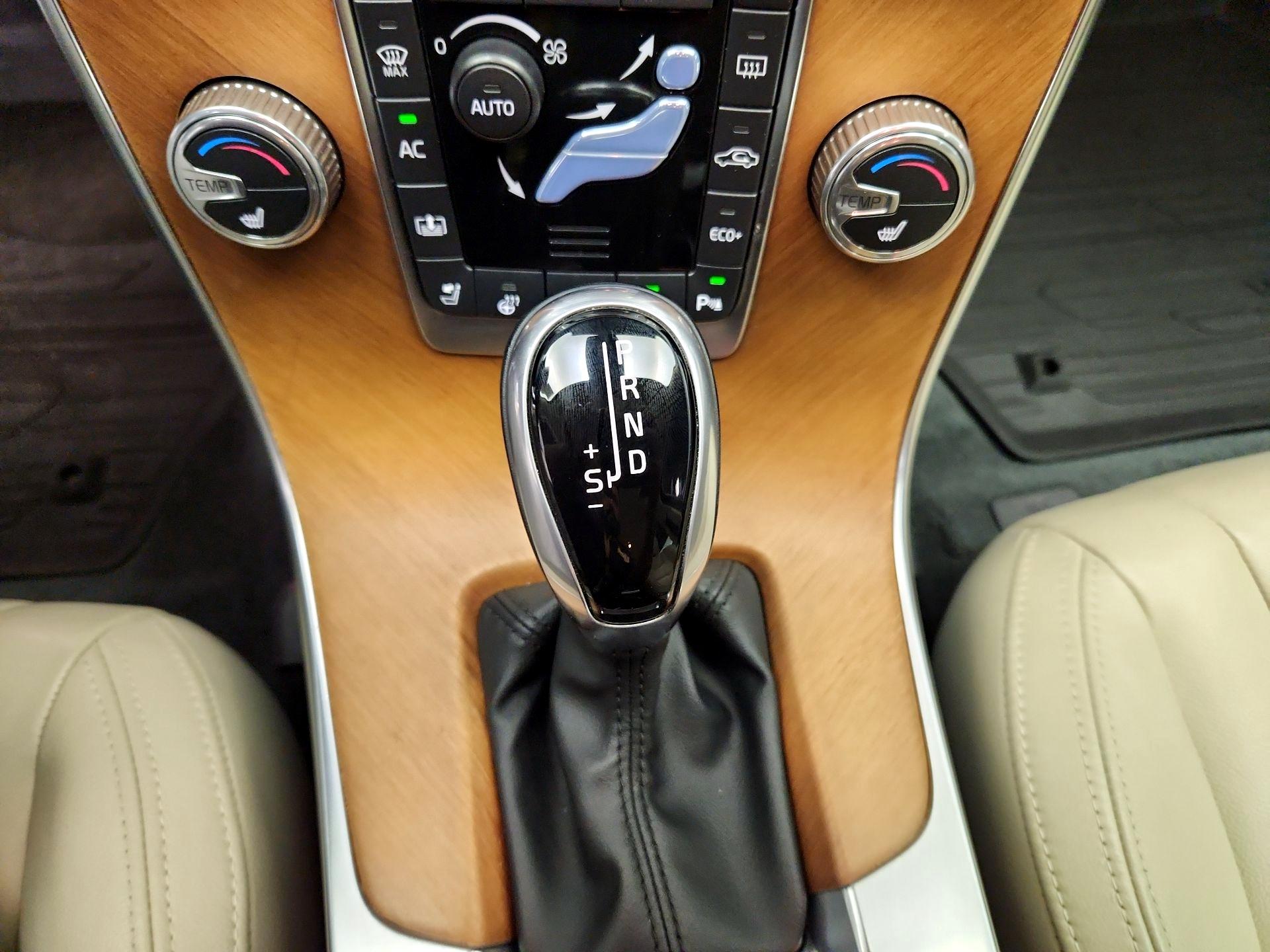 Thumbnail: 2018 Volvo S60 - 17