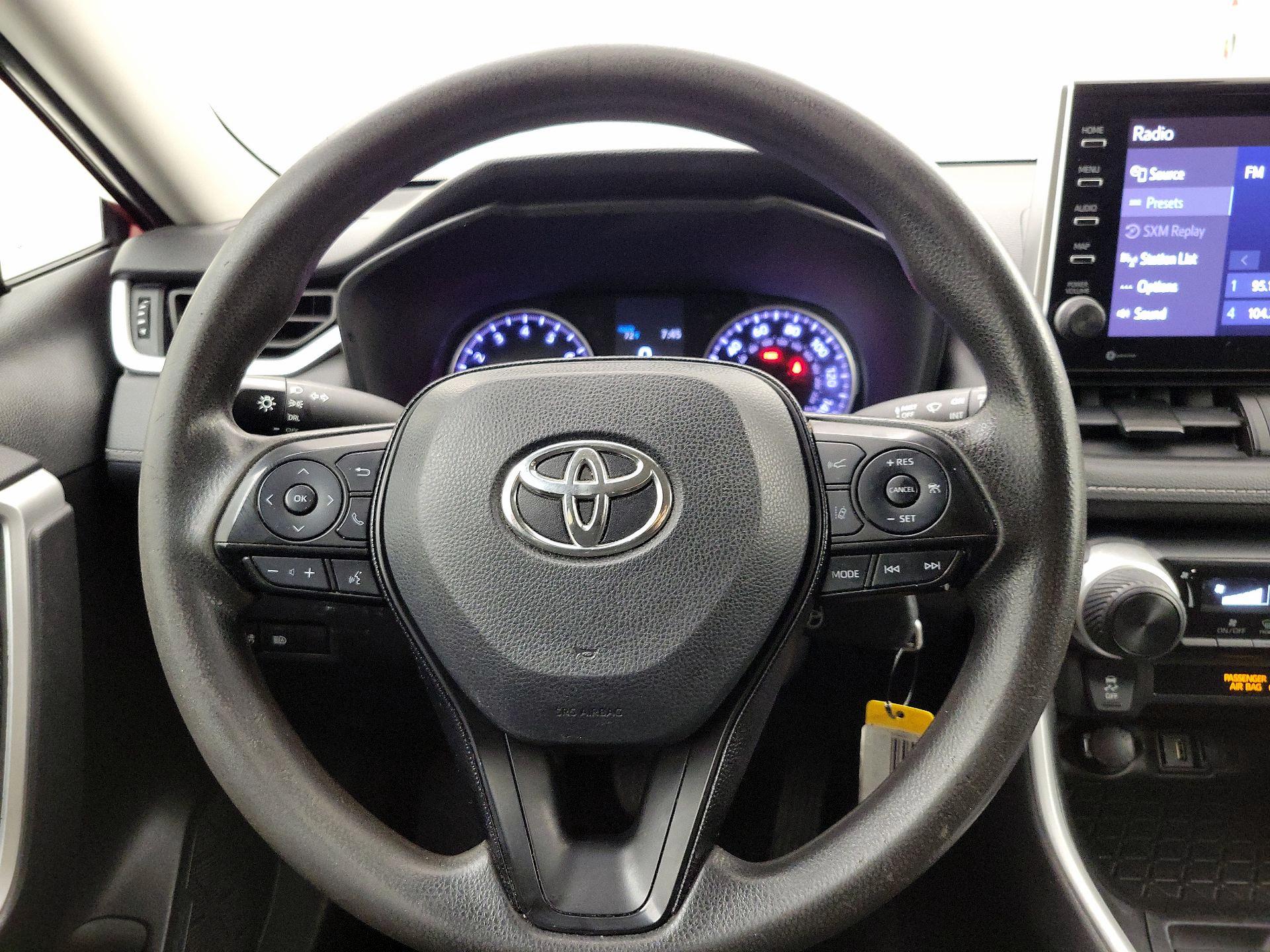 Thumbnail: 2021 Toyota RAV4 - 10