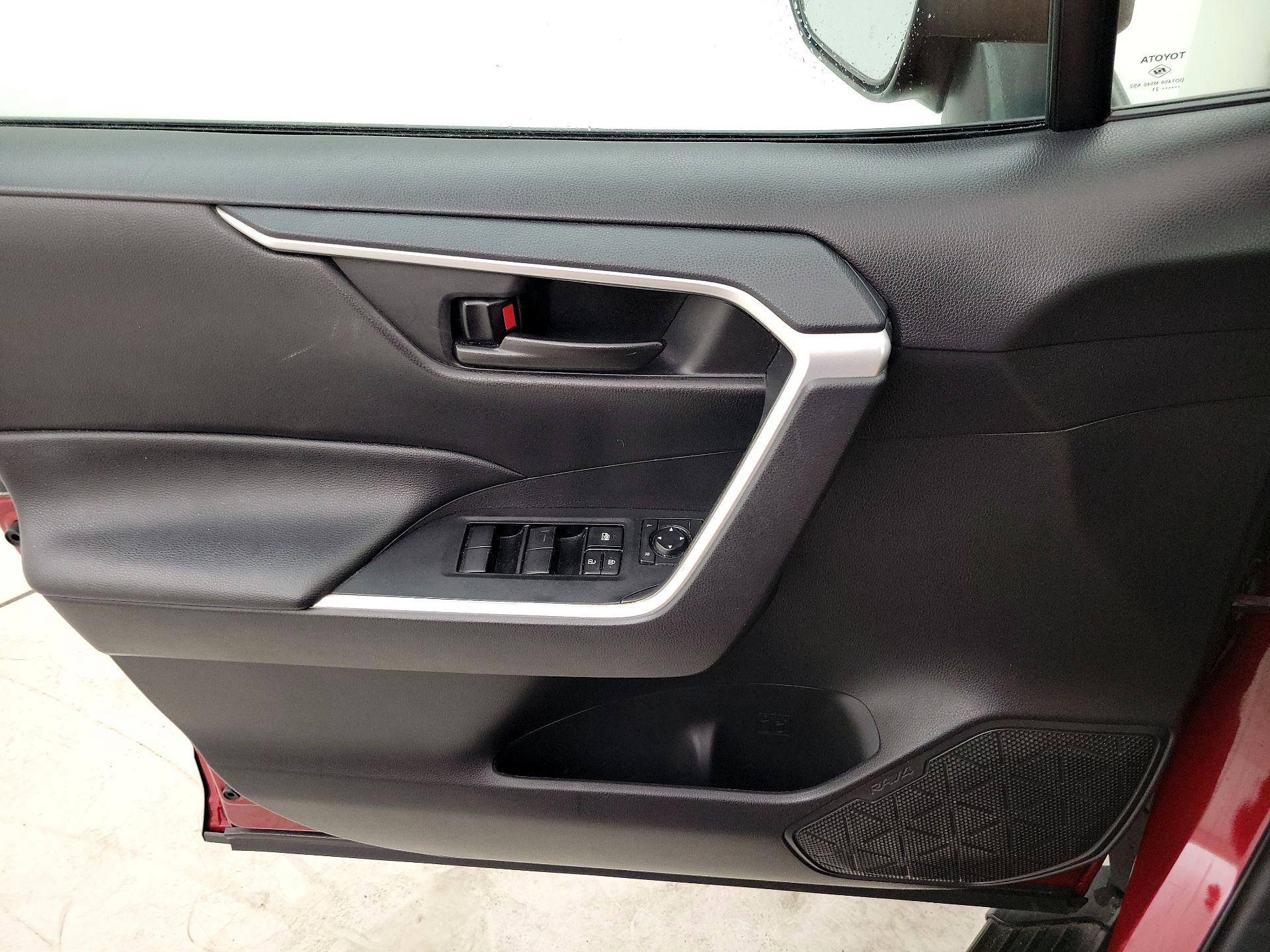 Thumbnail: 2021 Toyota RAV4 - 12