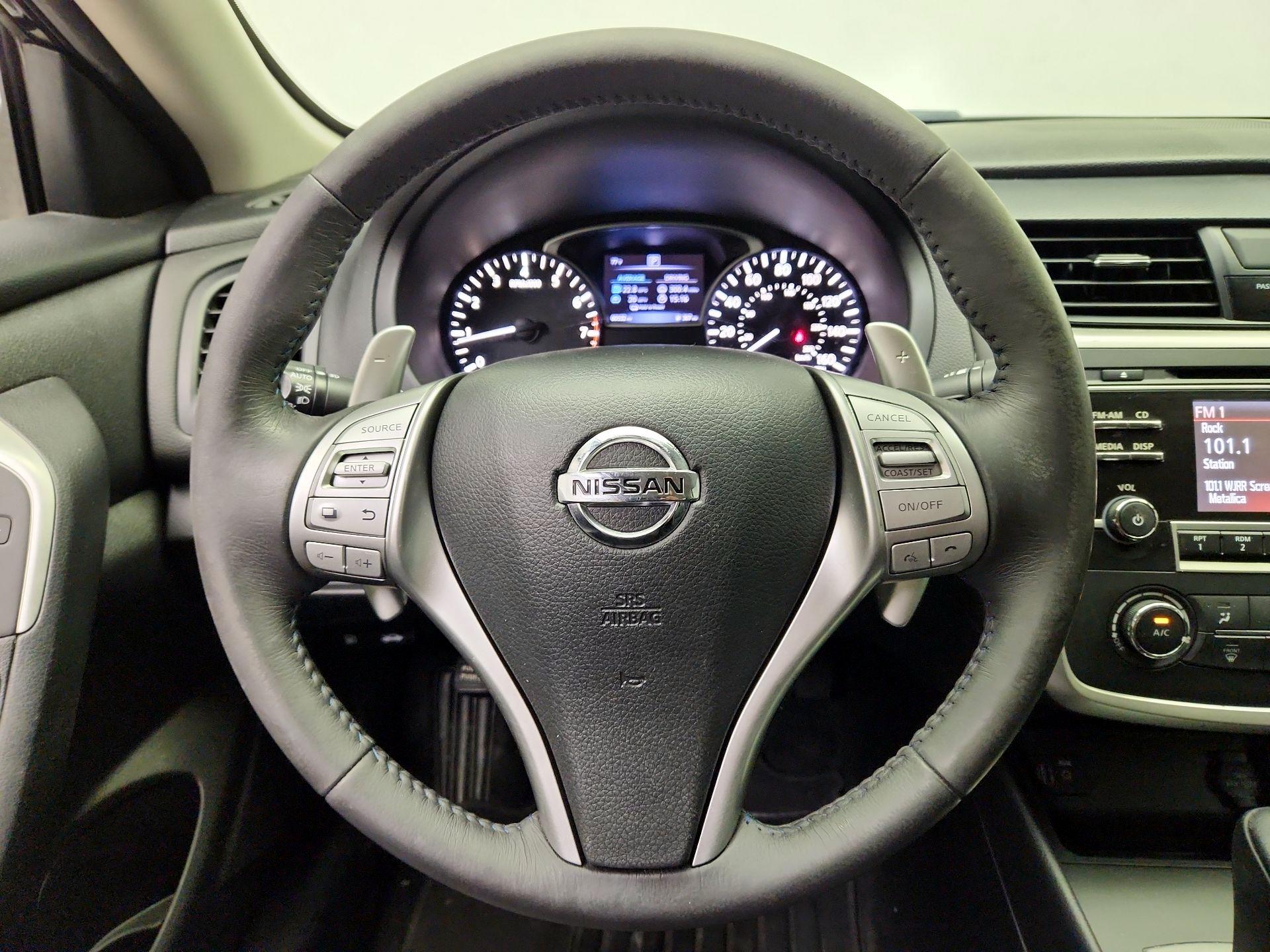 Thumbnail: 2017 Nissan Altima - 10