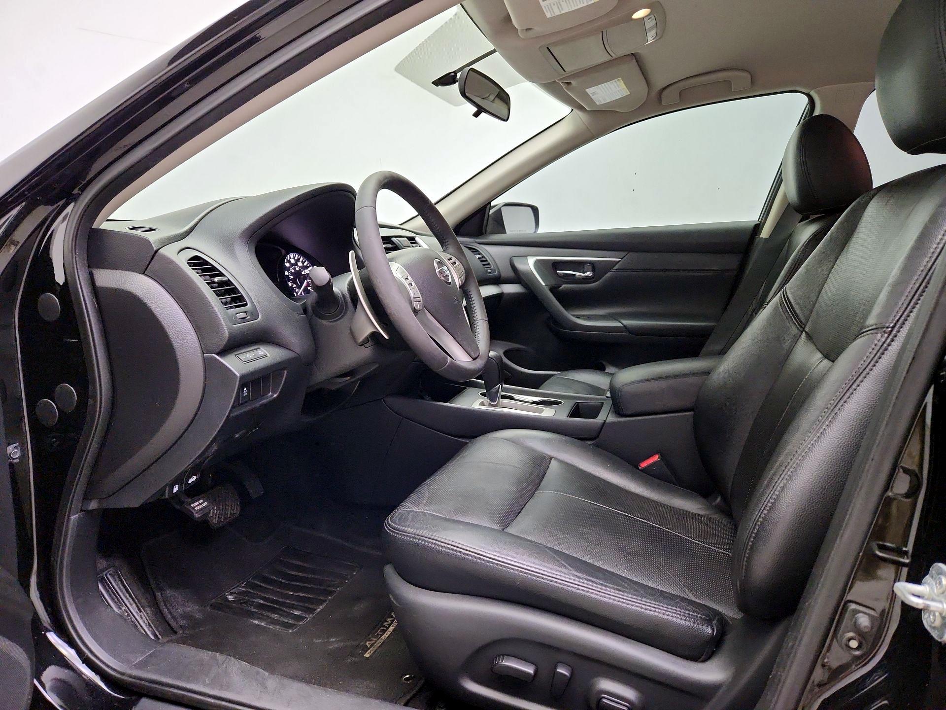 Thumbnail: 2017 Nissan Altima - 11