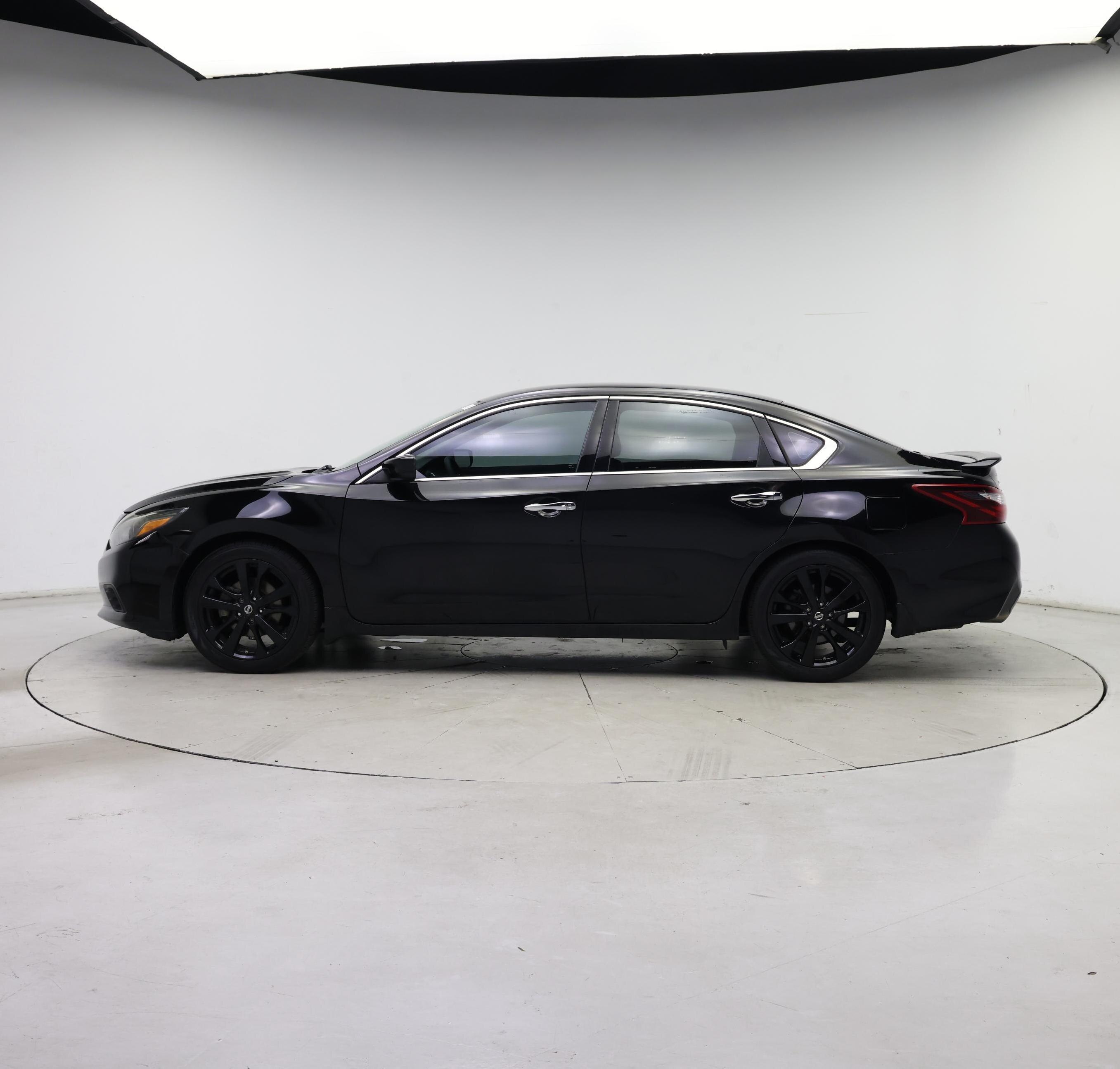 Thumbnail: 2017 Nissan Altima - 3