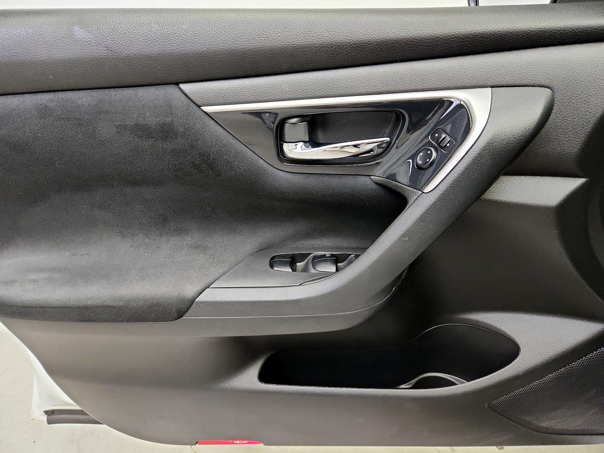 Thumbnail: 2014 Nissan Altima - 12