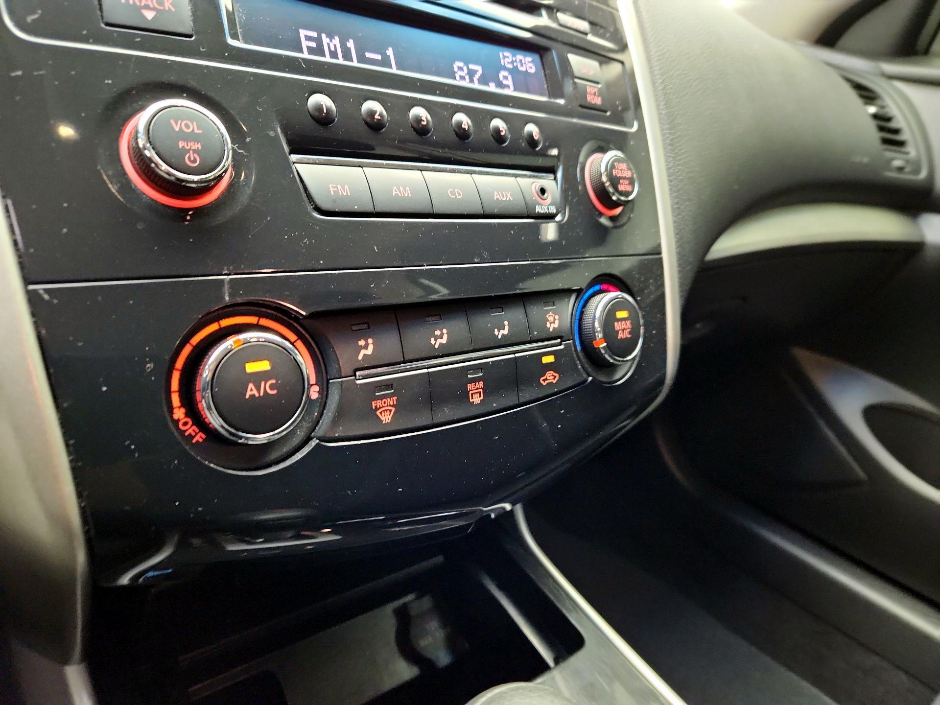 Thumbnail: 2014 Nissan Altima - 15