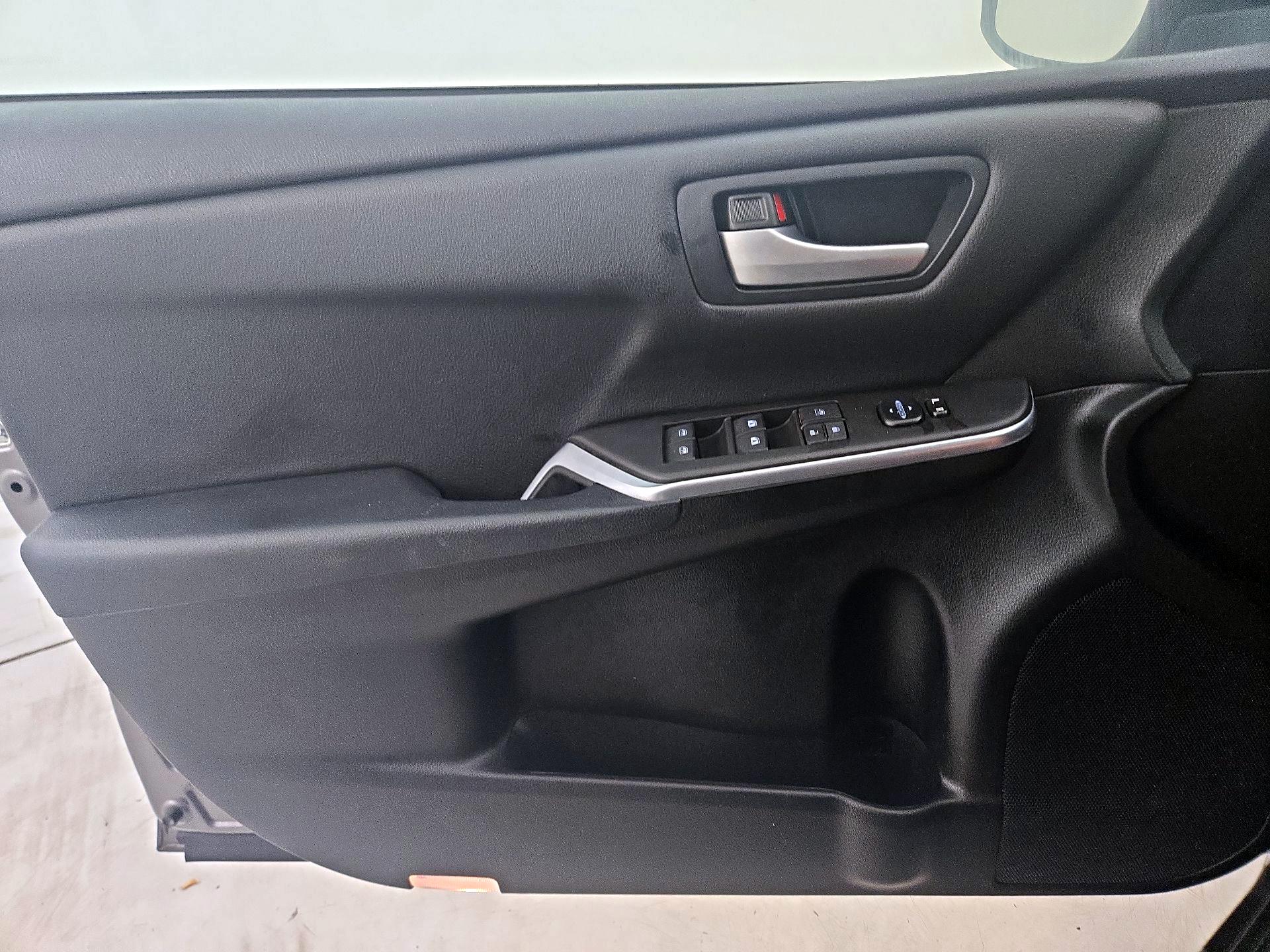 Thumbnail: 2016 Toyota Camry - 12
