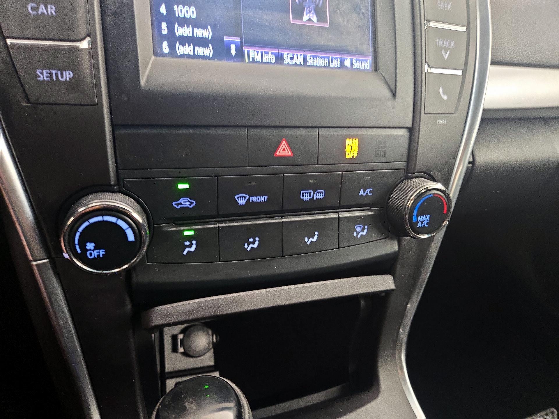Thumbnail: 2016 Toyota Camry - 16