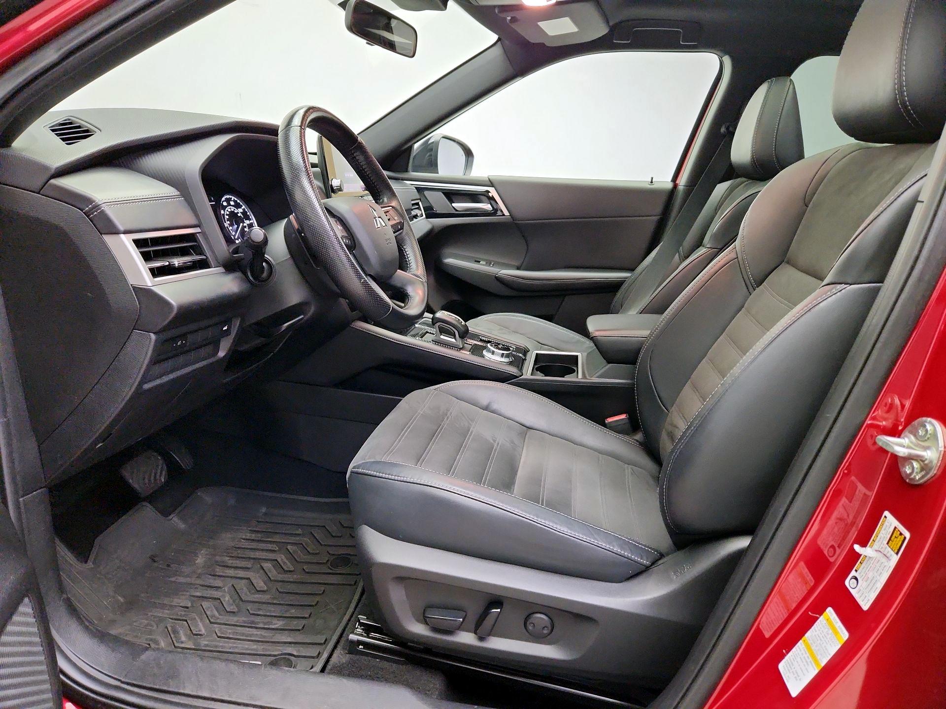 Thumbnail: 2022 Mitsubishi Outlander - 11