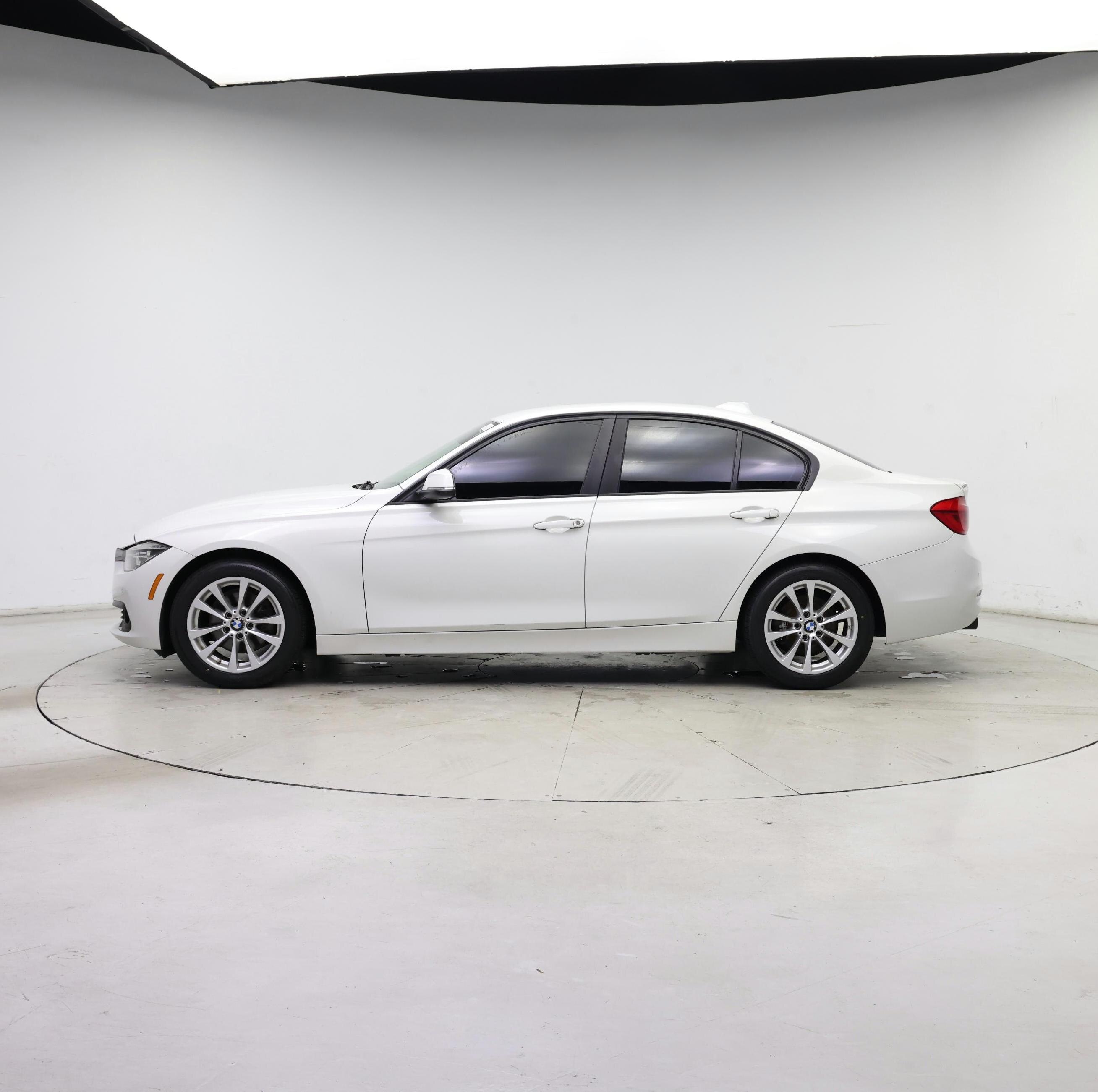 Thumbnail: 2018 BMW 3 Series - 3