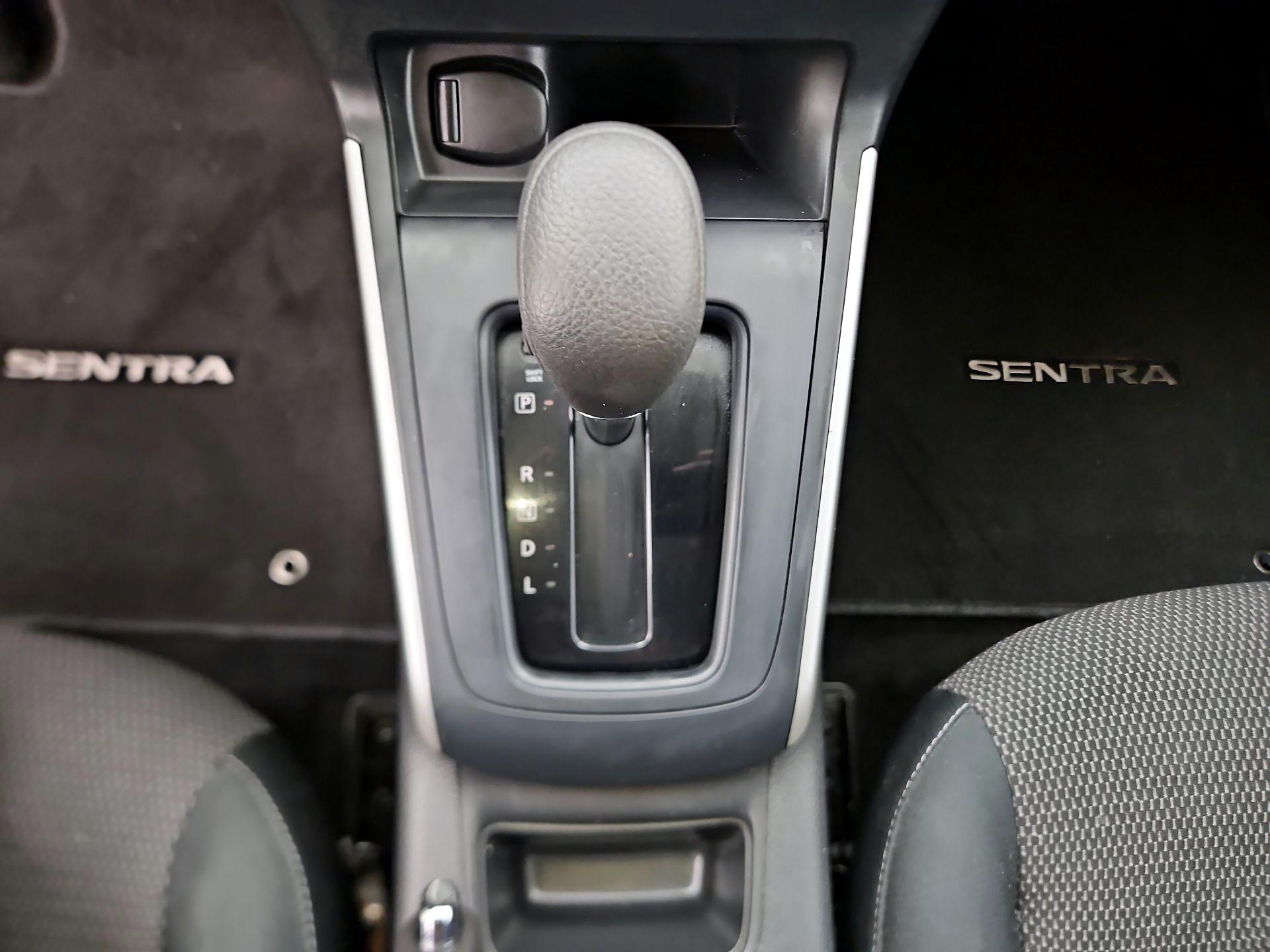 Thumbnail: 2019 Nissan Sentra - 17