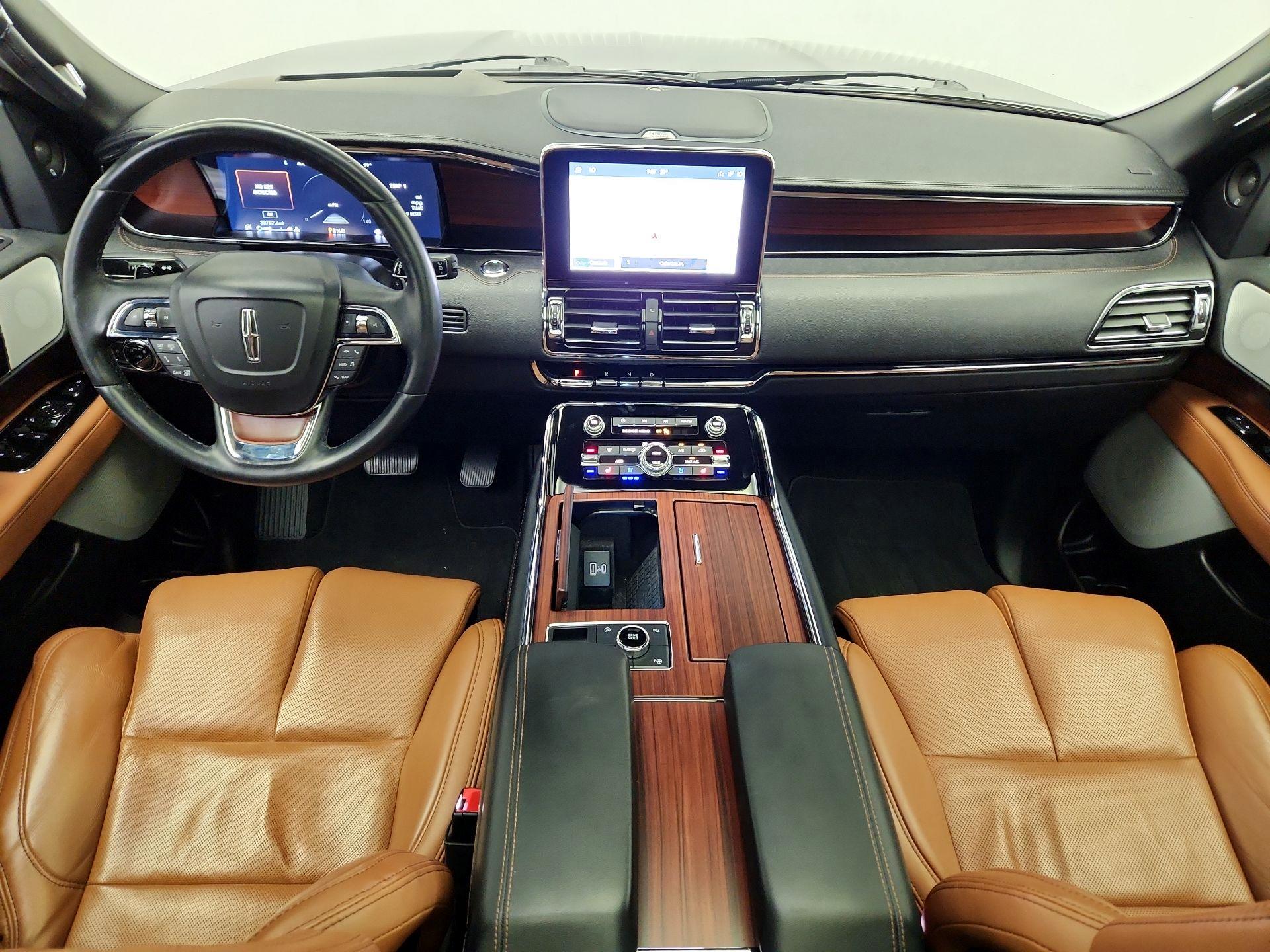 Thumbnail: 2021 Lincoln Navigator L - 9