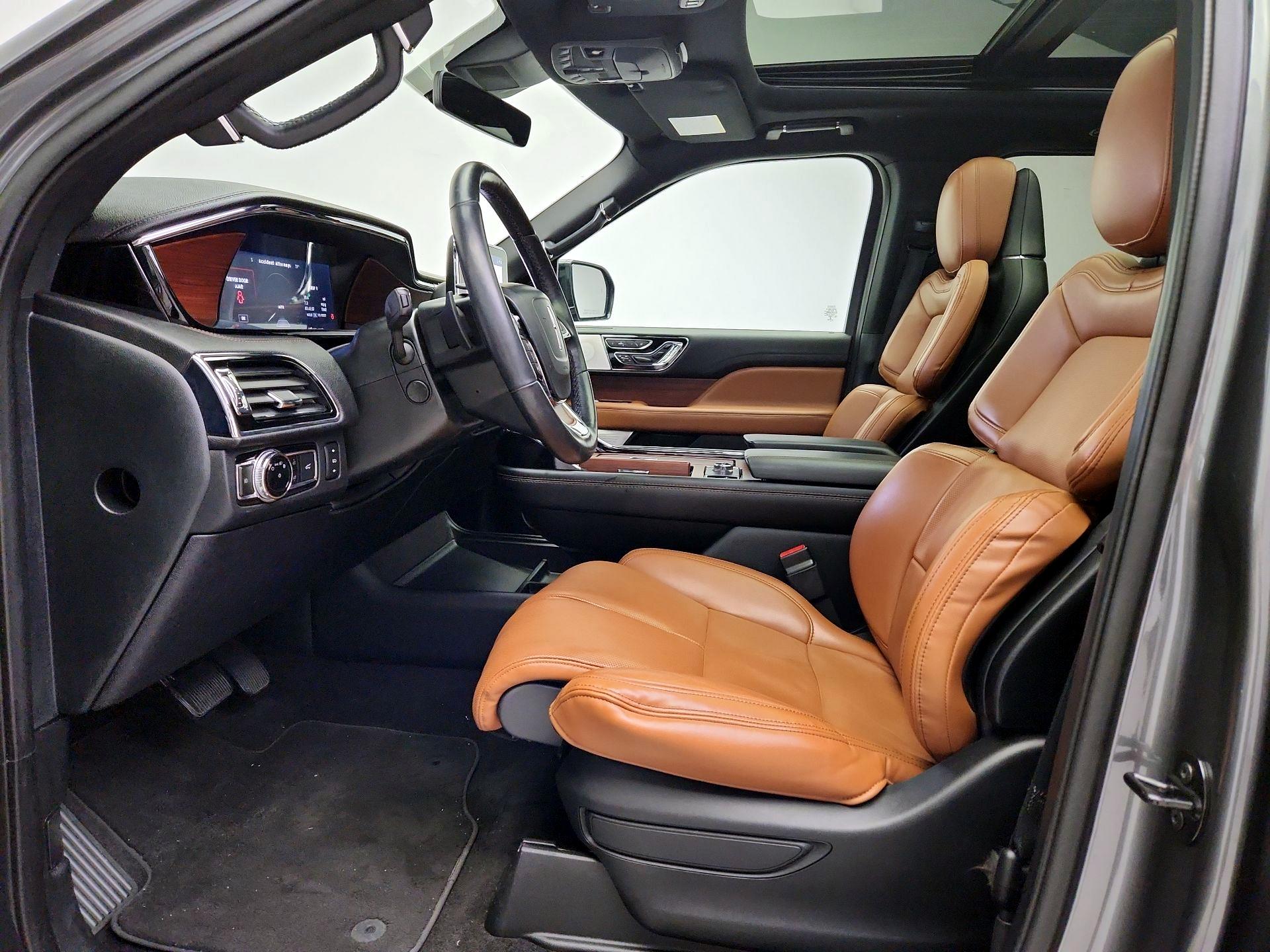 Thumbnail: 2021 Lincoln Navigator L - 11