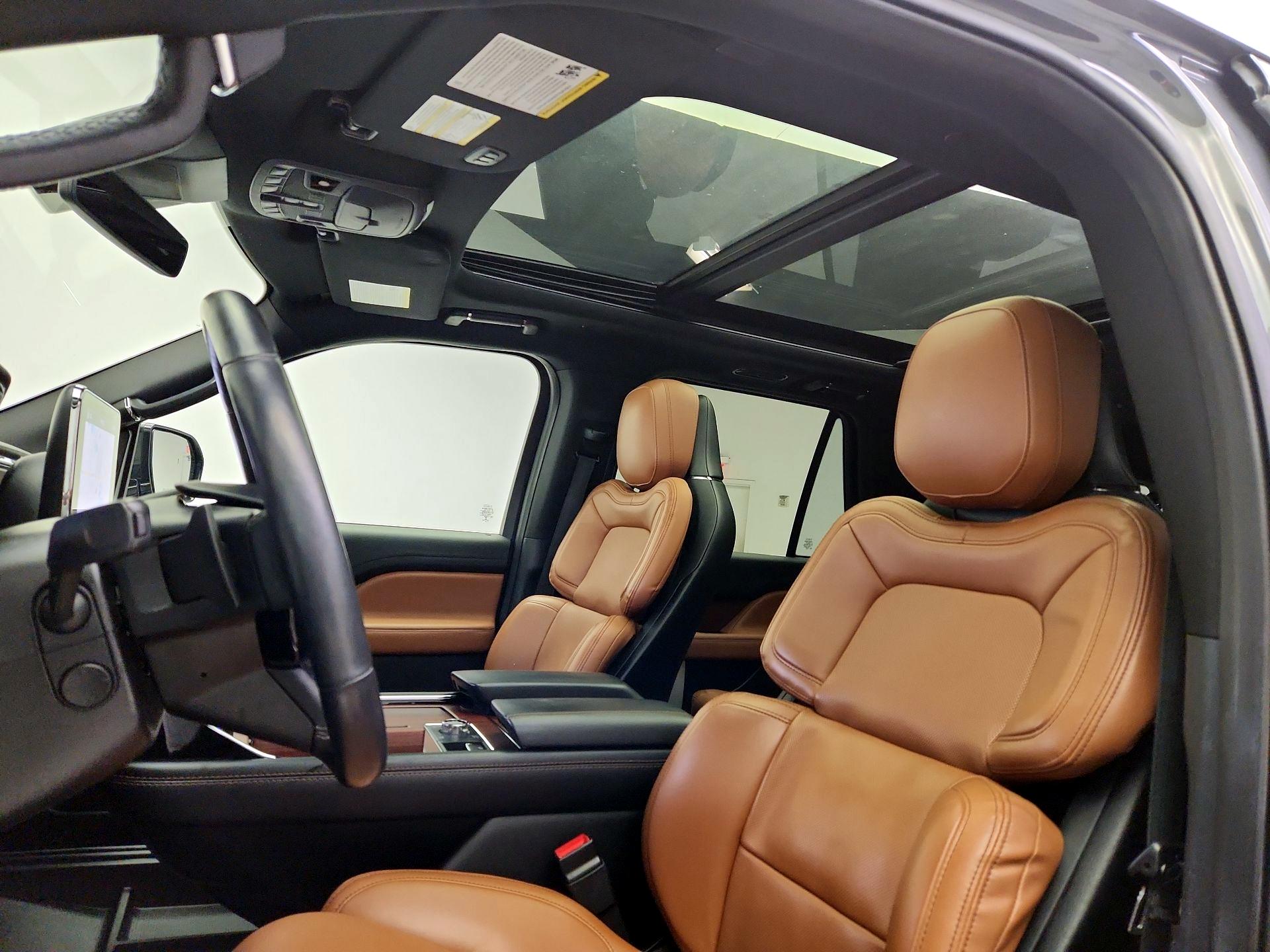 Thumbnail: 2021 Lincoln Navigator L - 20