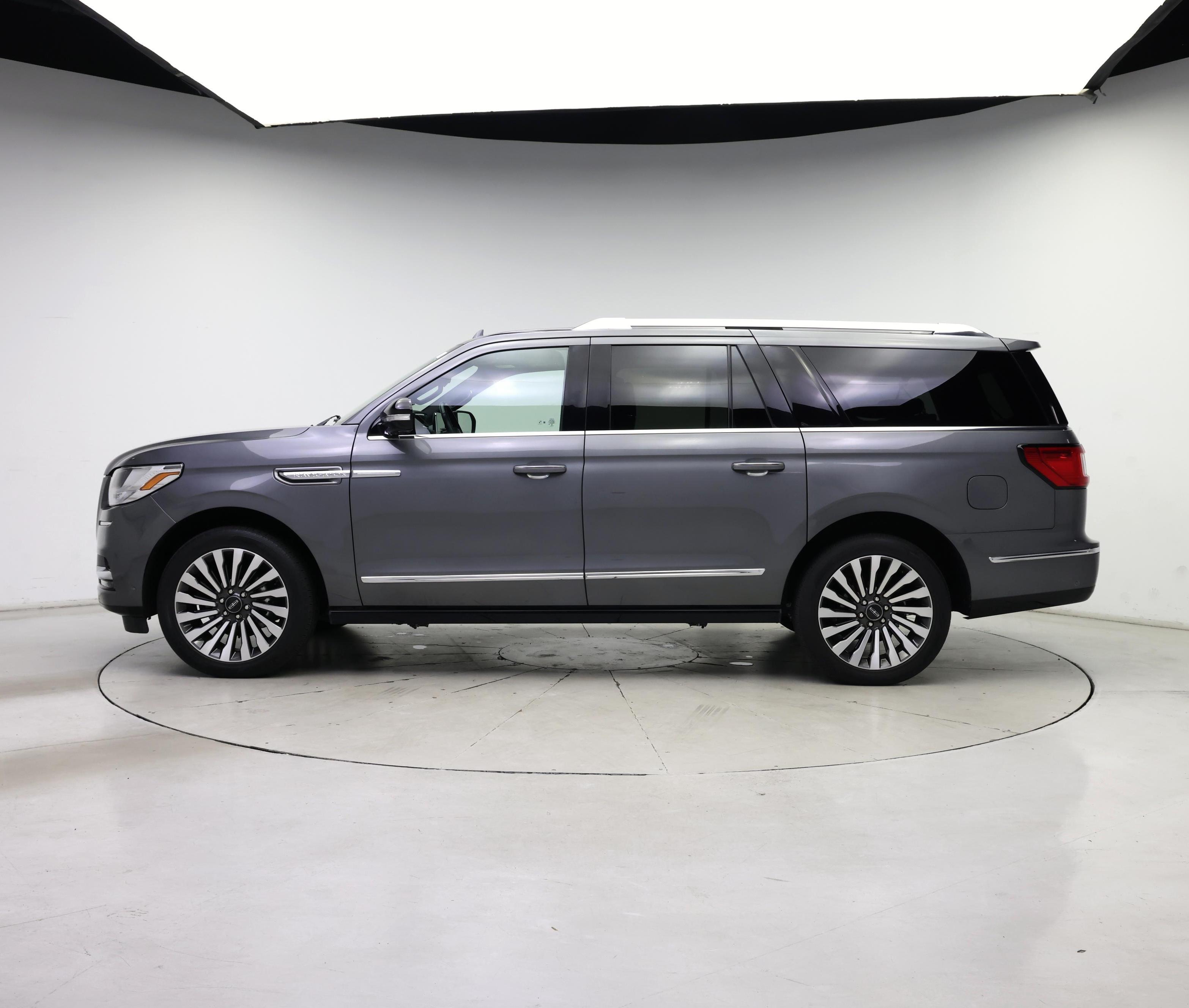 Thumbnail: 2021 Lincoln Navigator L - 3