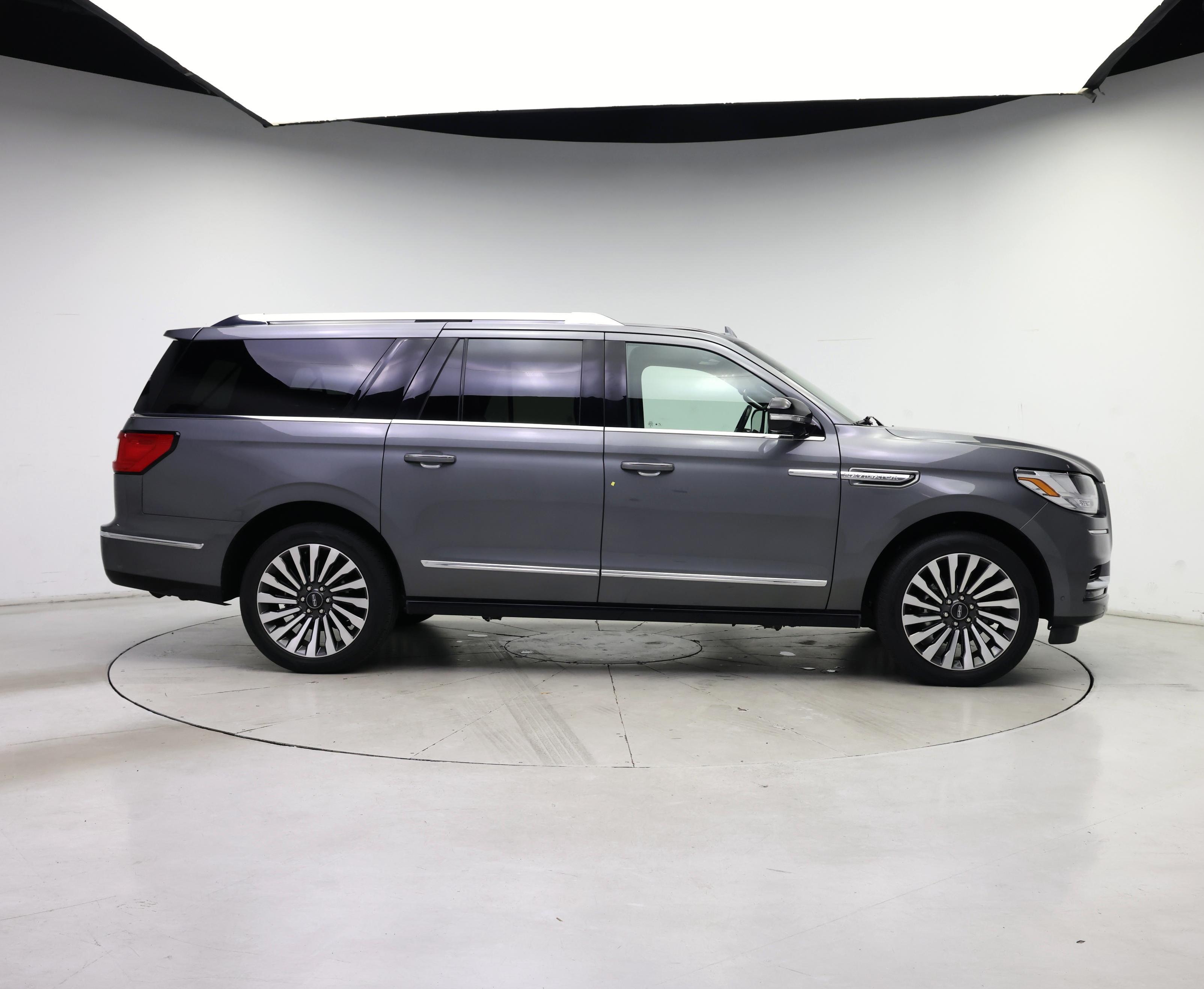 Thumbnail: 2021 Lincoln Navigator L - 7