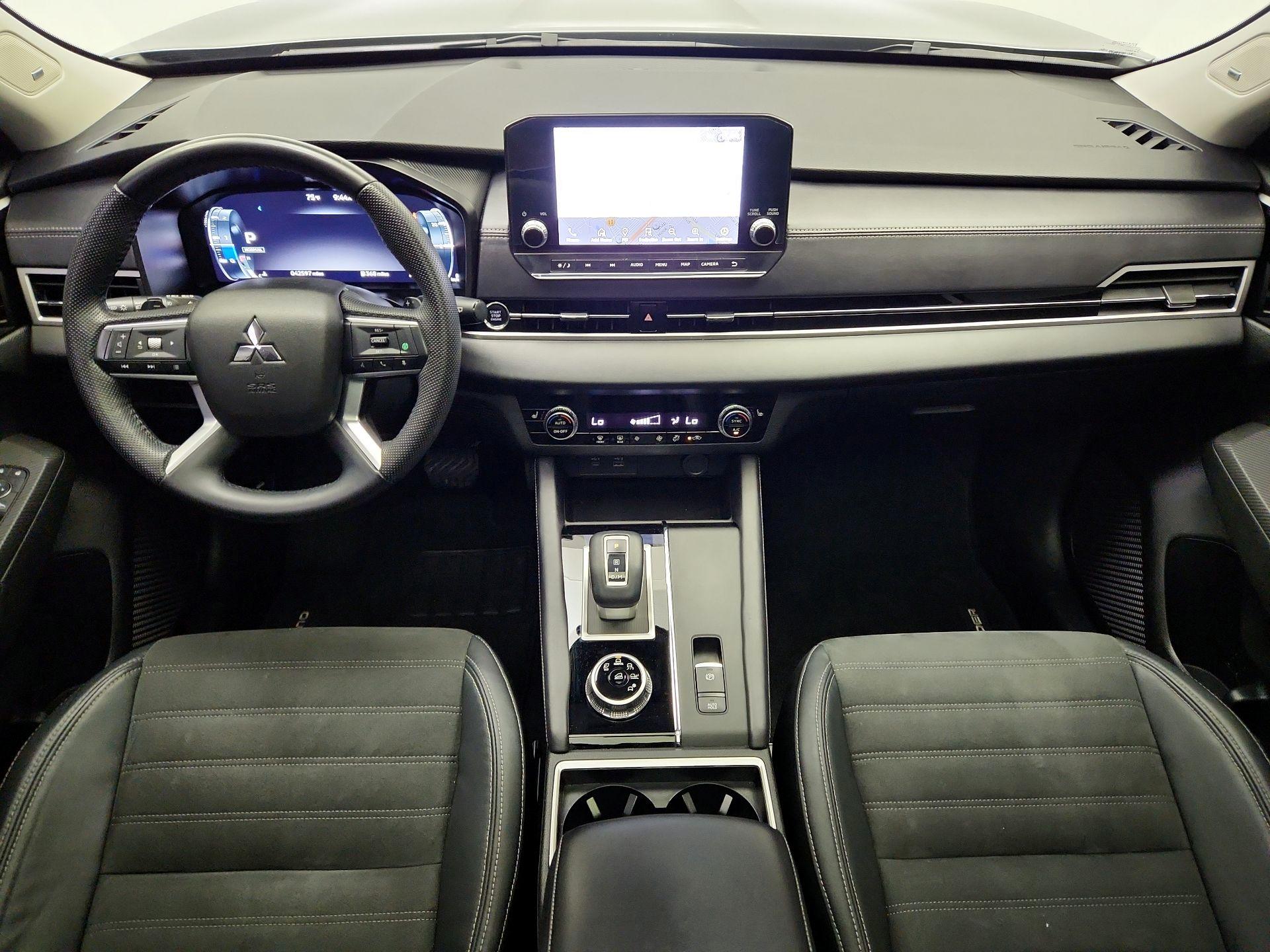 Thumbnail: 2023 Mitsubishi Outlander - 9