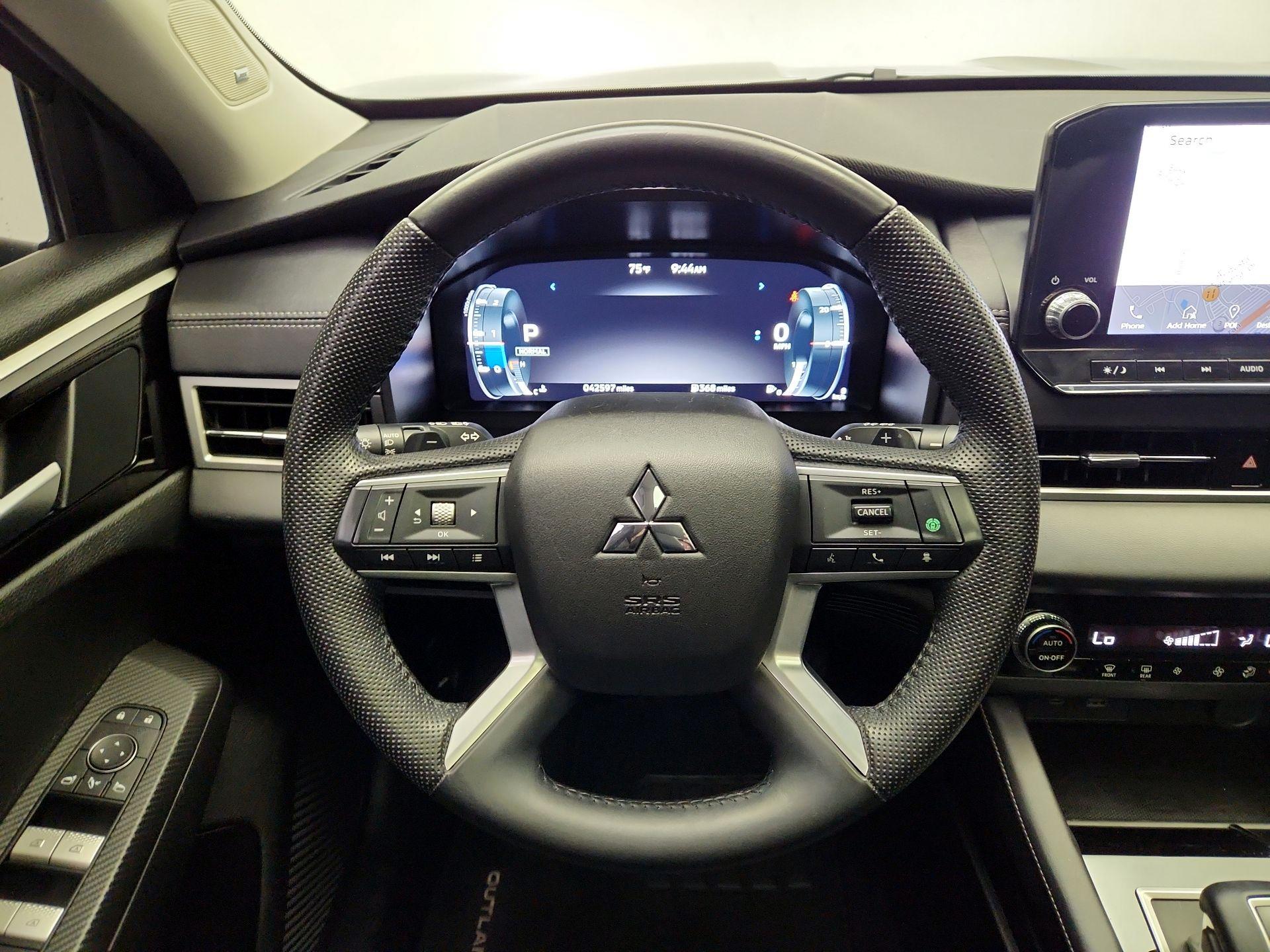 Thumbnail: 2023 Mitsubishi Outlander - 10