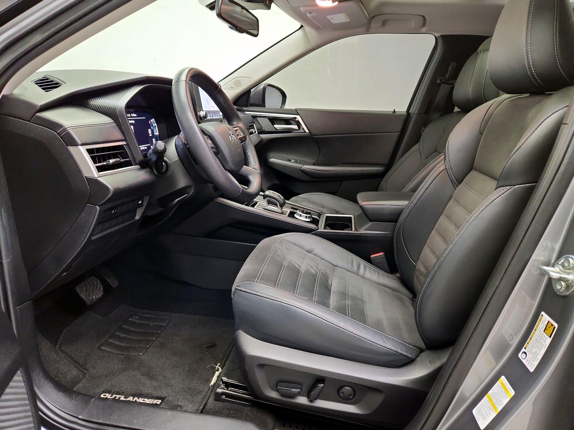 Thumbnail: 2023 Mitsubishi Outlander - 11