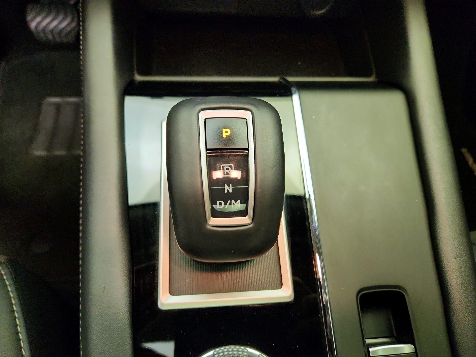 Thumbnail: 2023 Mitsubishi Outlander - 18