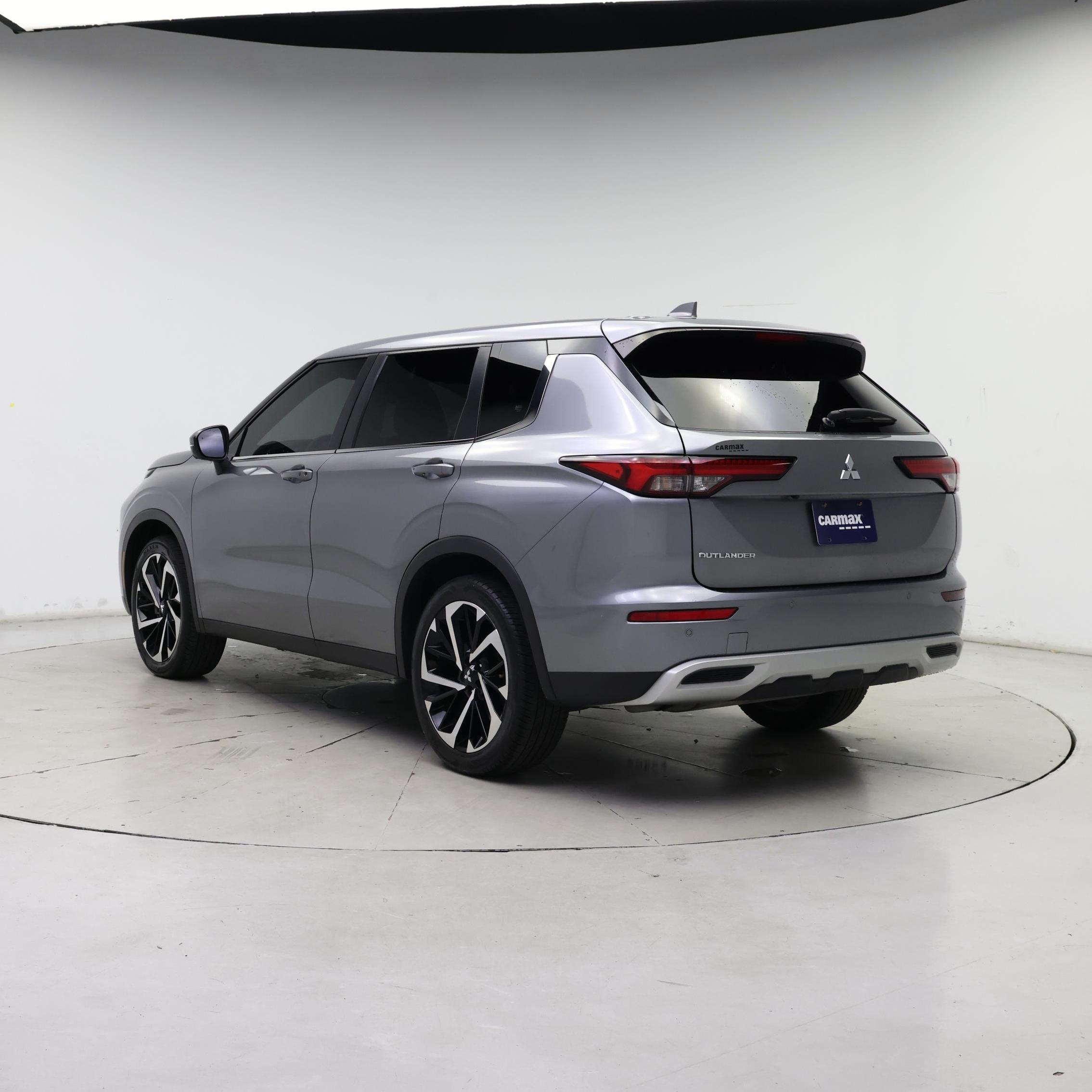 Thumbnail: 2023 Mitsubishi Outlander - 2