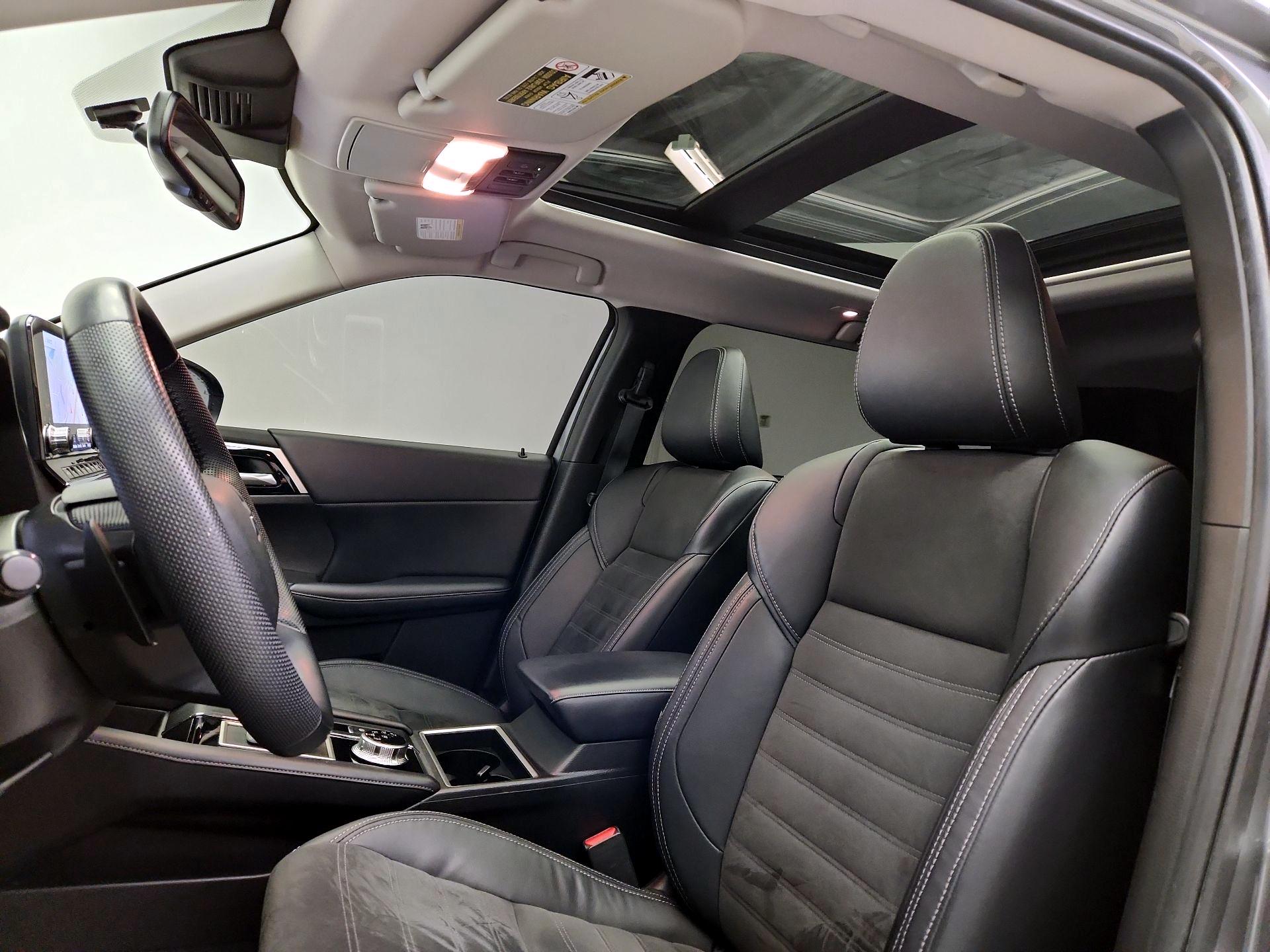 Thumbnail: 2023 Mitsubishi Outlander - 20