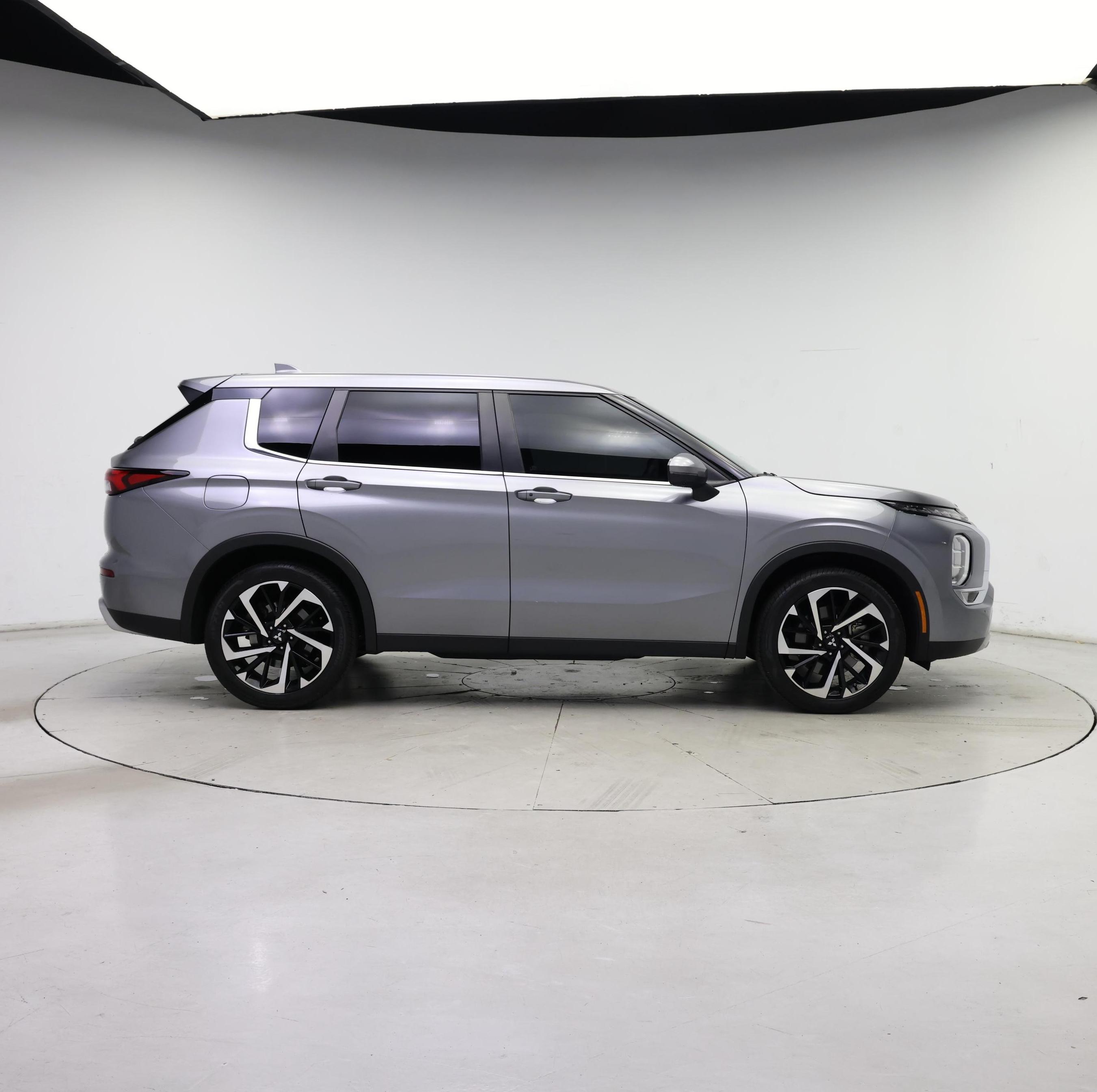 Thumbnail: 2023 Mitsubishi Outlander - 7
