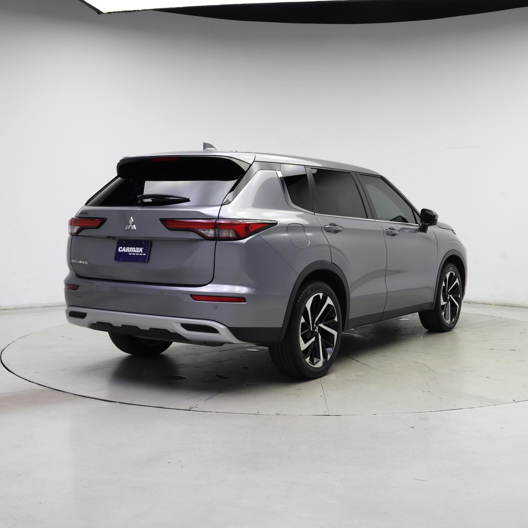 Thumbnail: 2023 Mitsubishi Outlander - 8