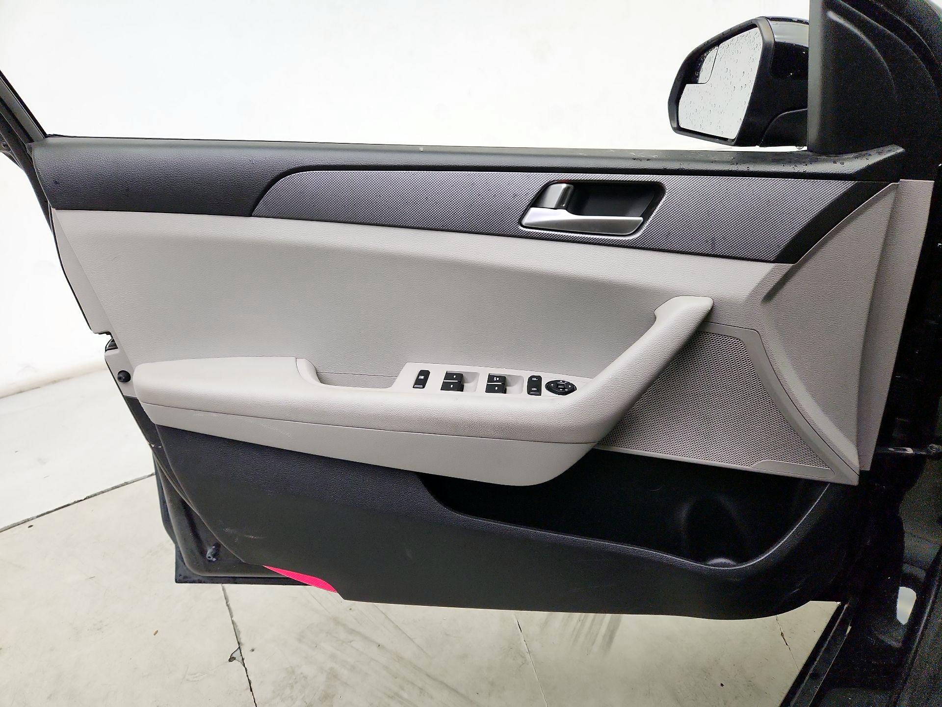 Thumbnail: 2015 Hyundai Sonata - 12