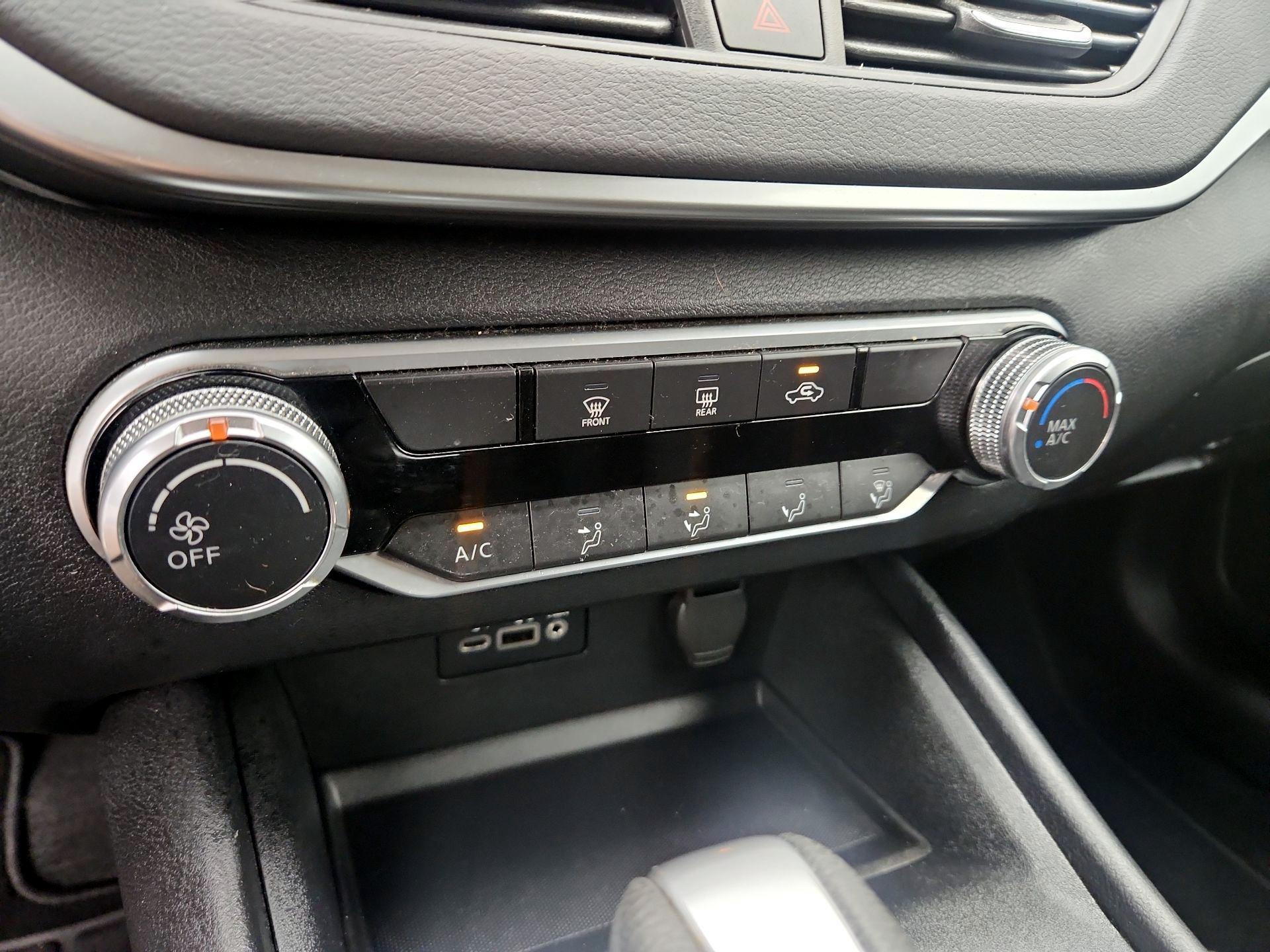 Thumbnail: 2019 Nissan Altima - 16
