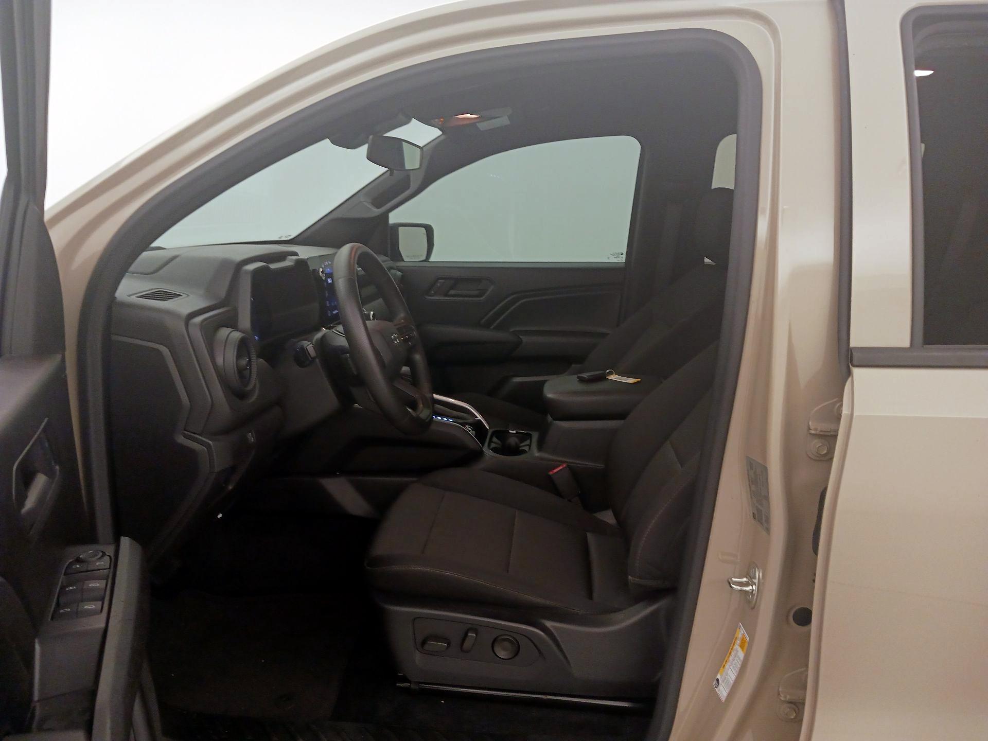 Thumbnail: 2023 Chevrolet Colorado - 11