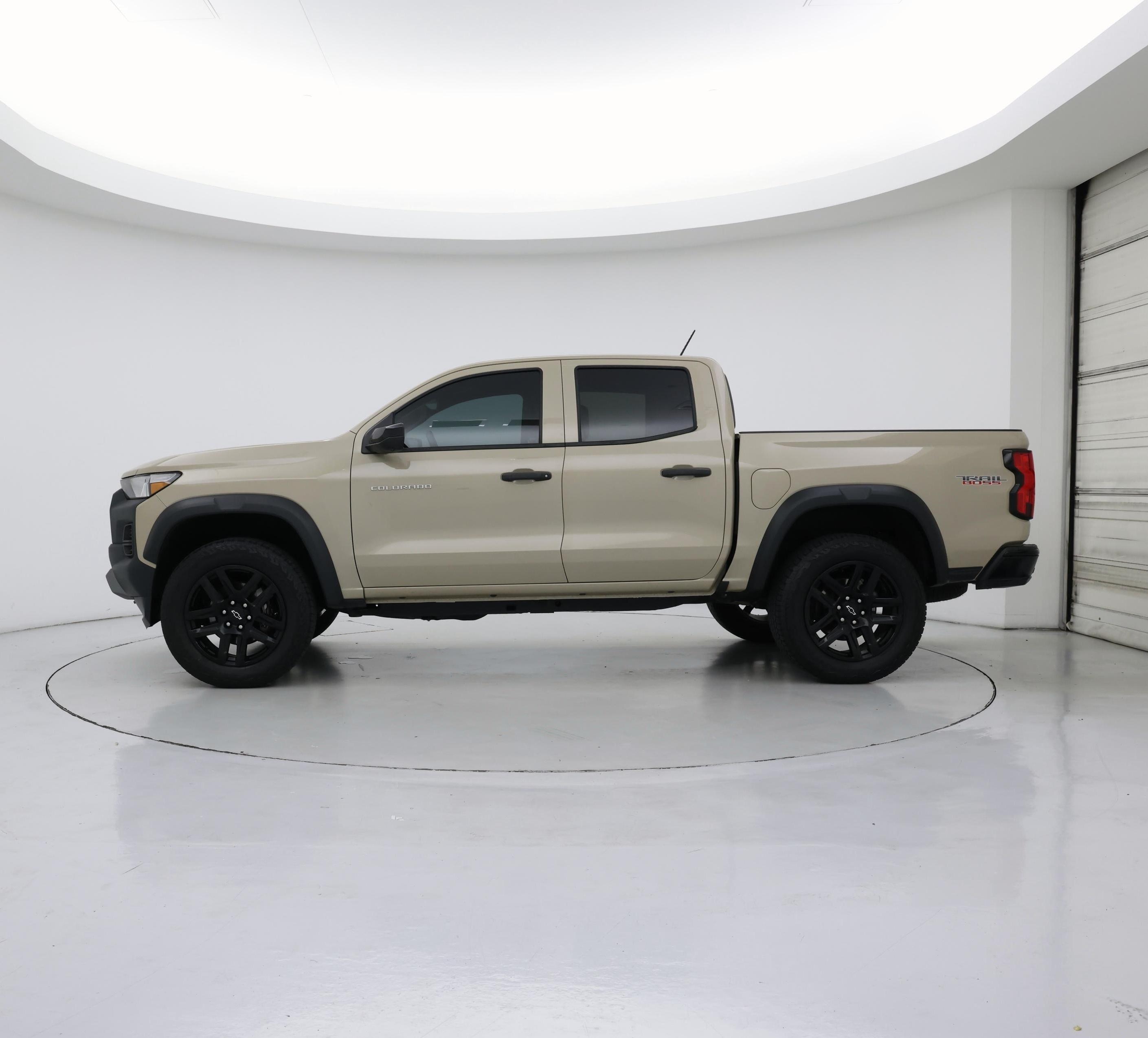 Thumbnail: 2023 Chevrolet Colorado - 3