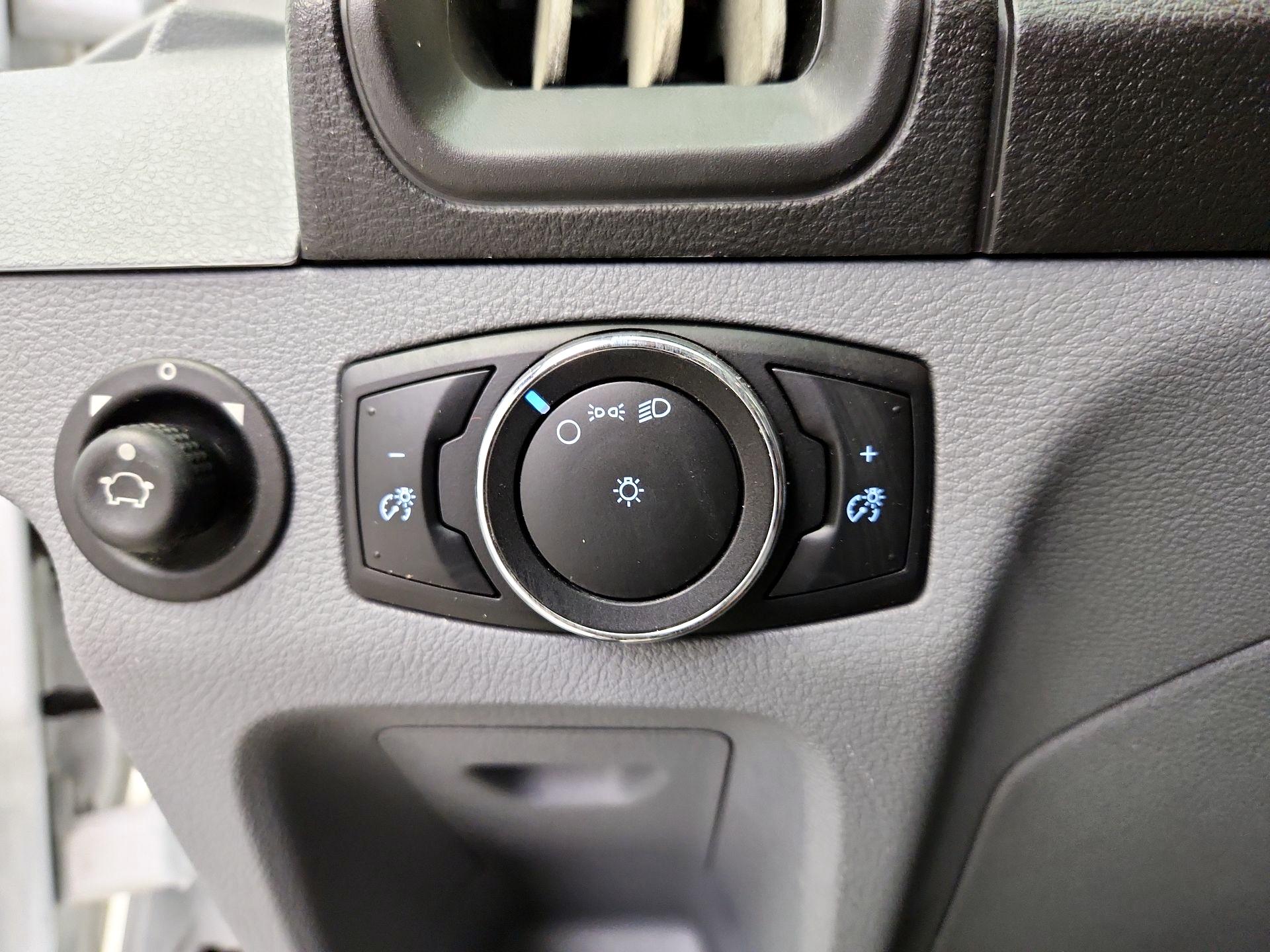 Thumbnail: 2016 Ford Transit Series - 13