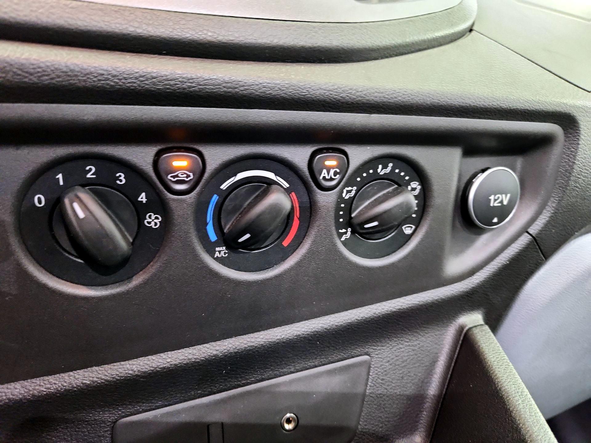Thumbnail: 2016 Ford Transit Series - 15