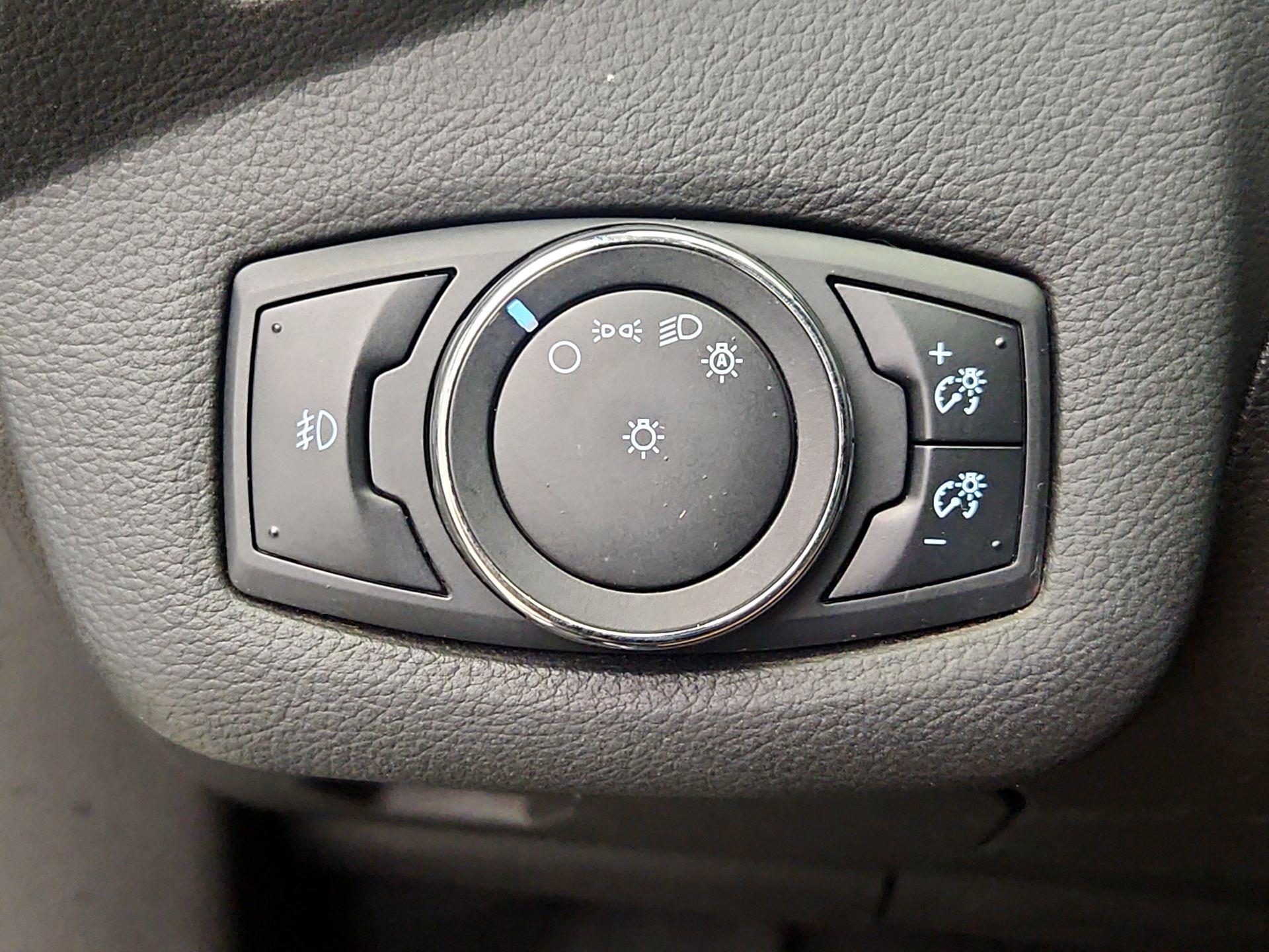 Thumbnail: 2015 Ford C-Max - 13