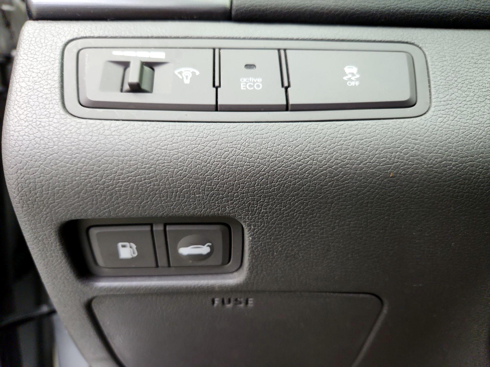 Thumbnail: 2013 Hyundai Sonata - 13