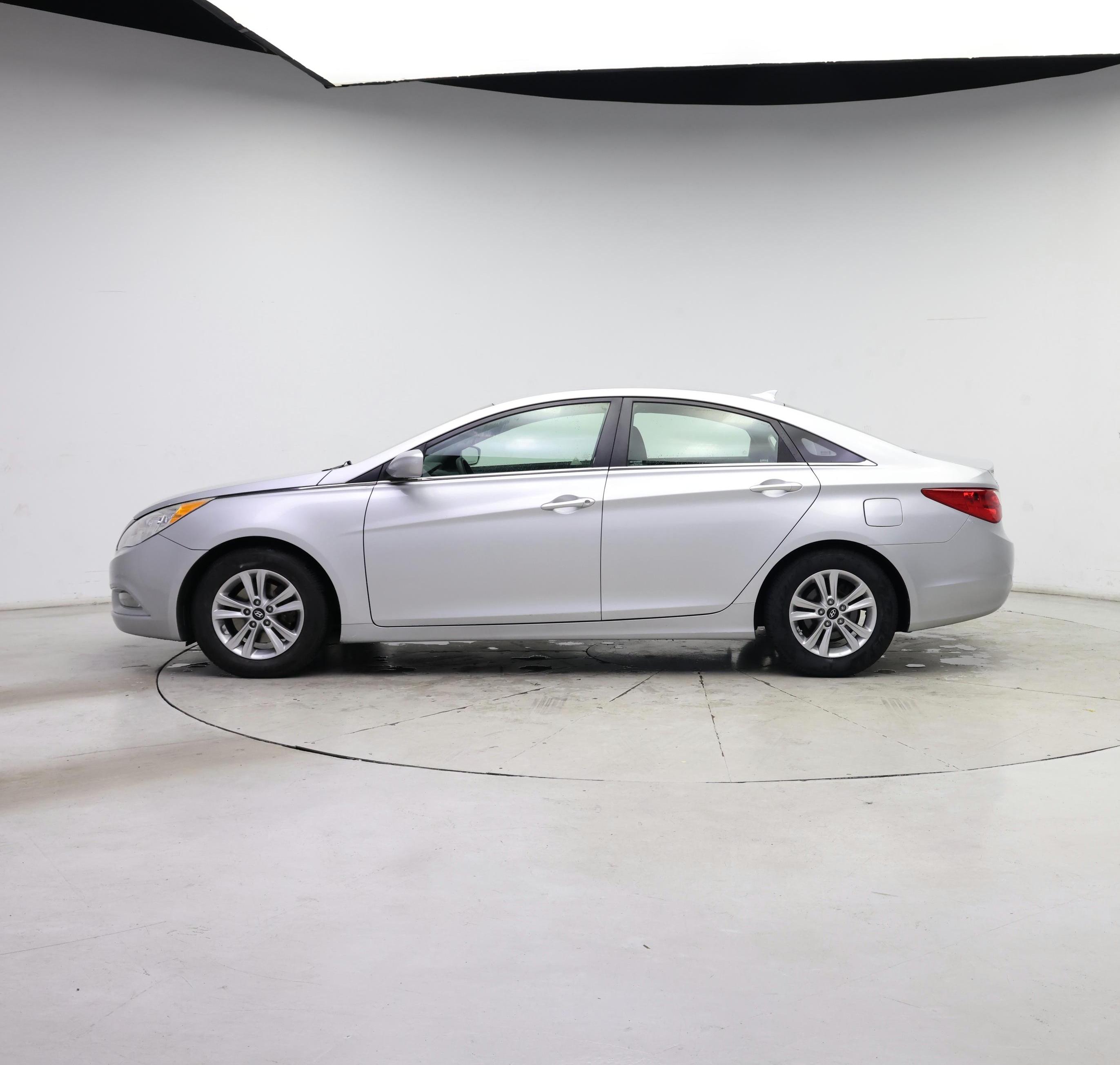 Thumbnail: 2013 Hyundai Sonata - 3