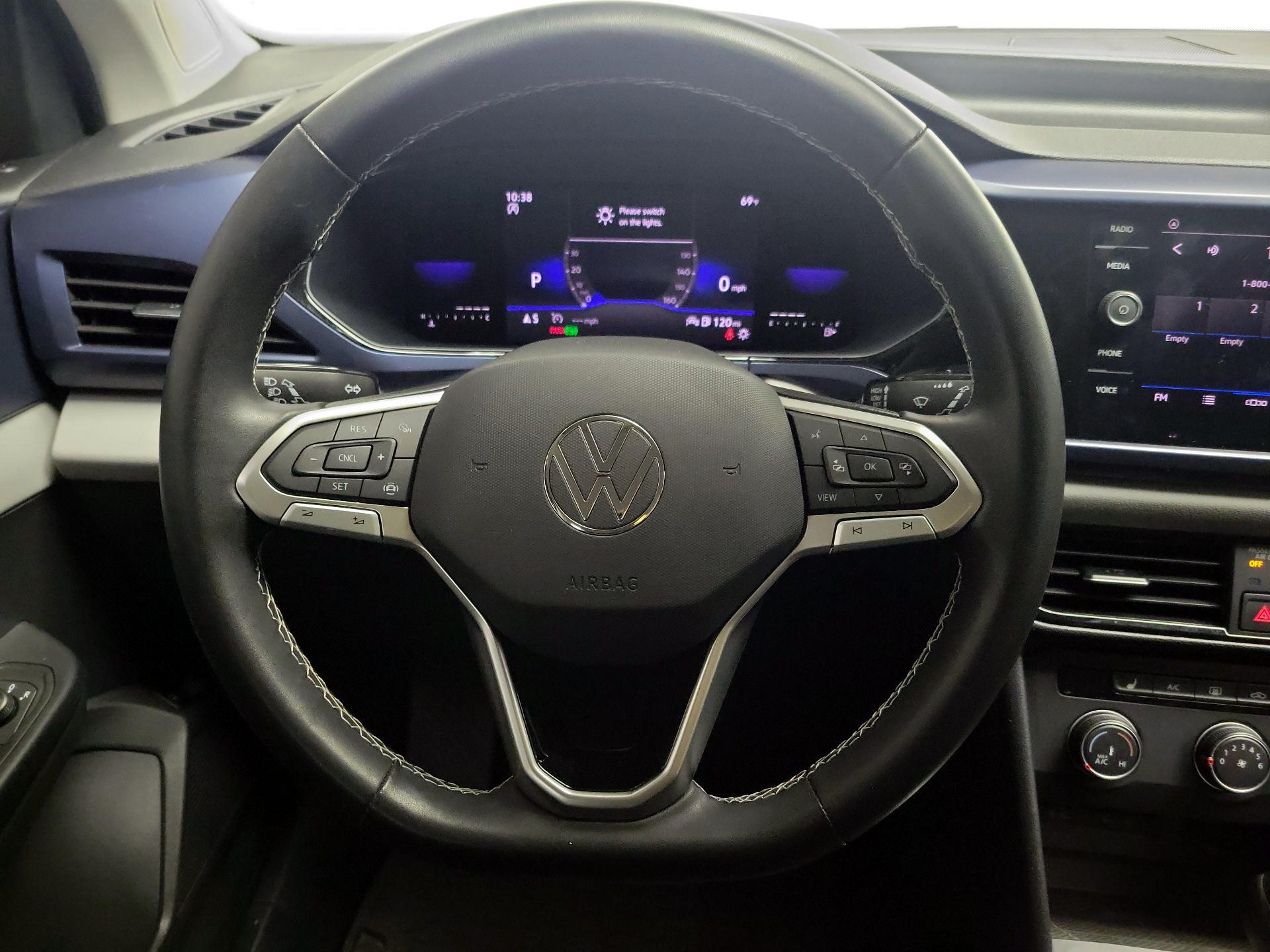 Thumbnail: 2022 Volkswagen Taos - 10
