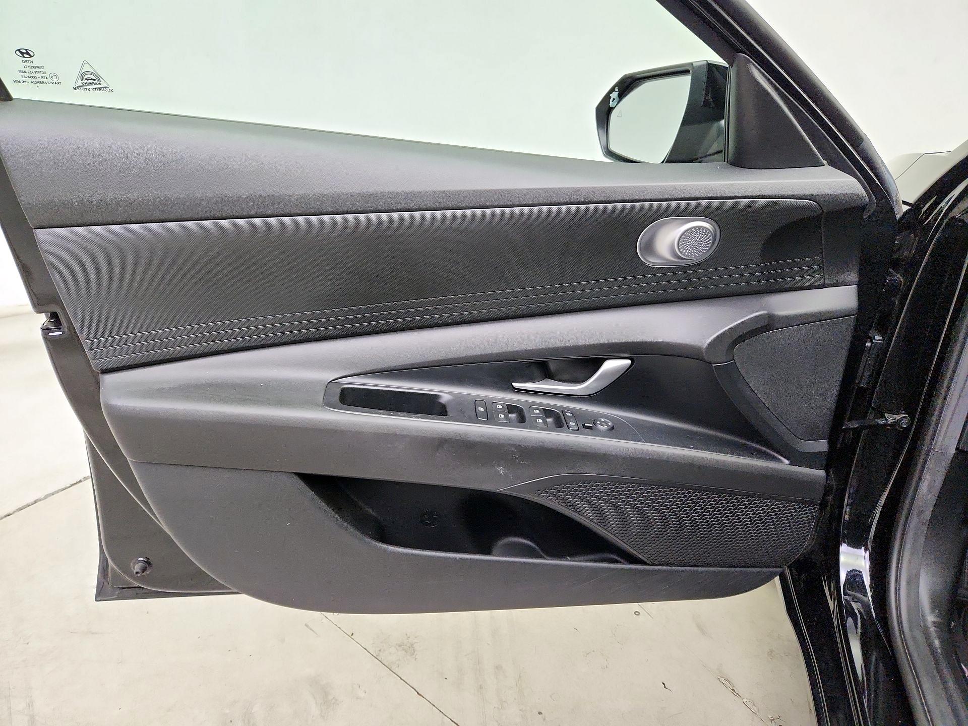 Thumbnail: 2022 Hyundai Elantra - 12
