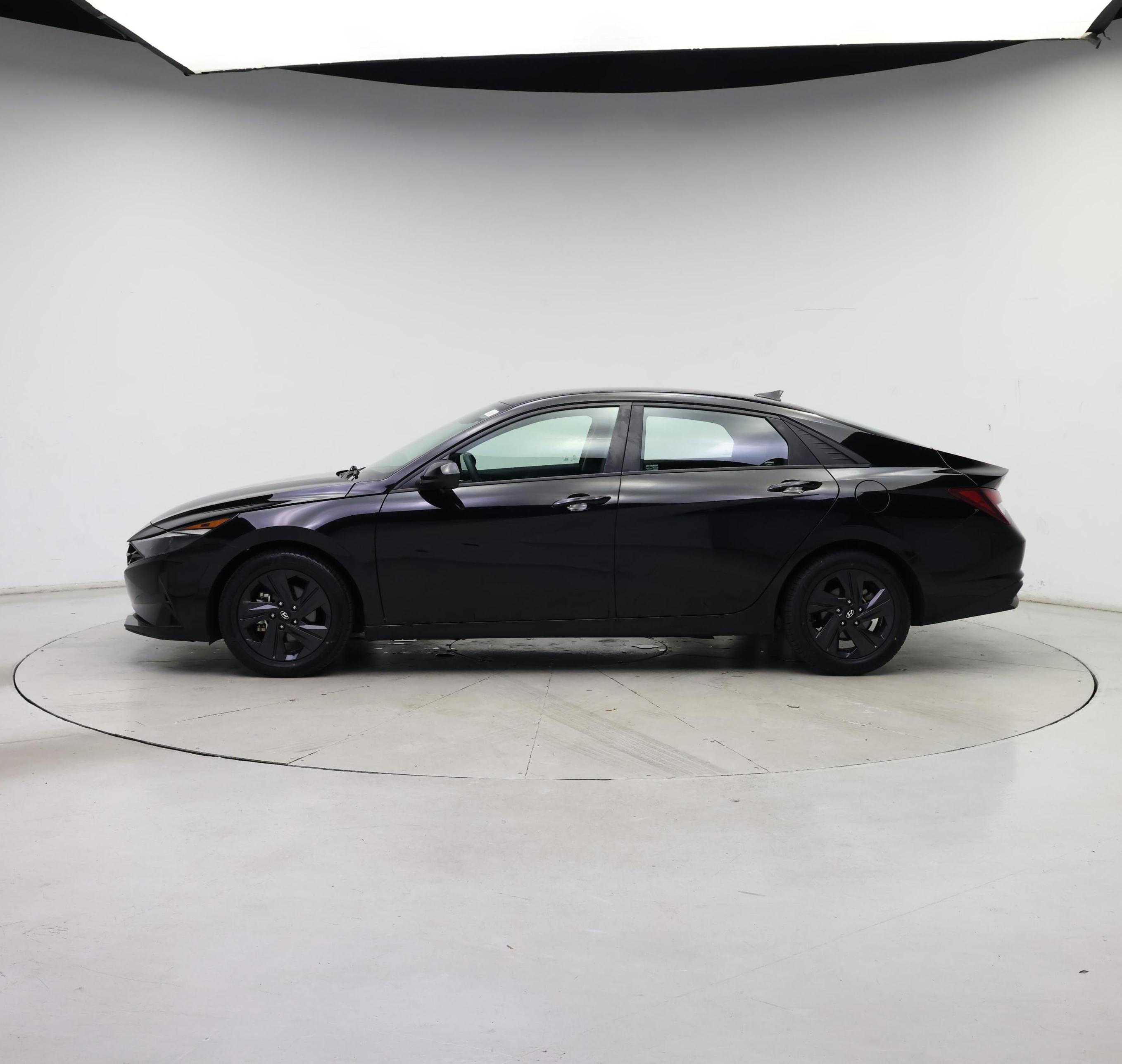 Thumbnail: 2022 Hyundai Elantra - 3