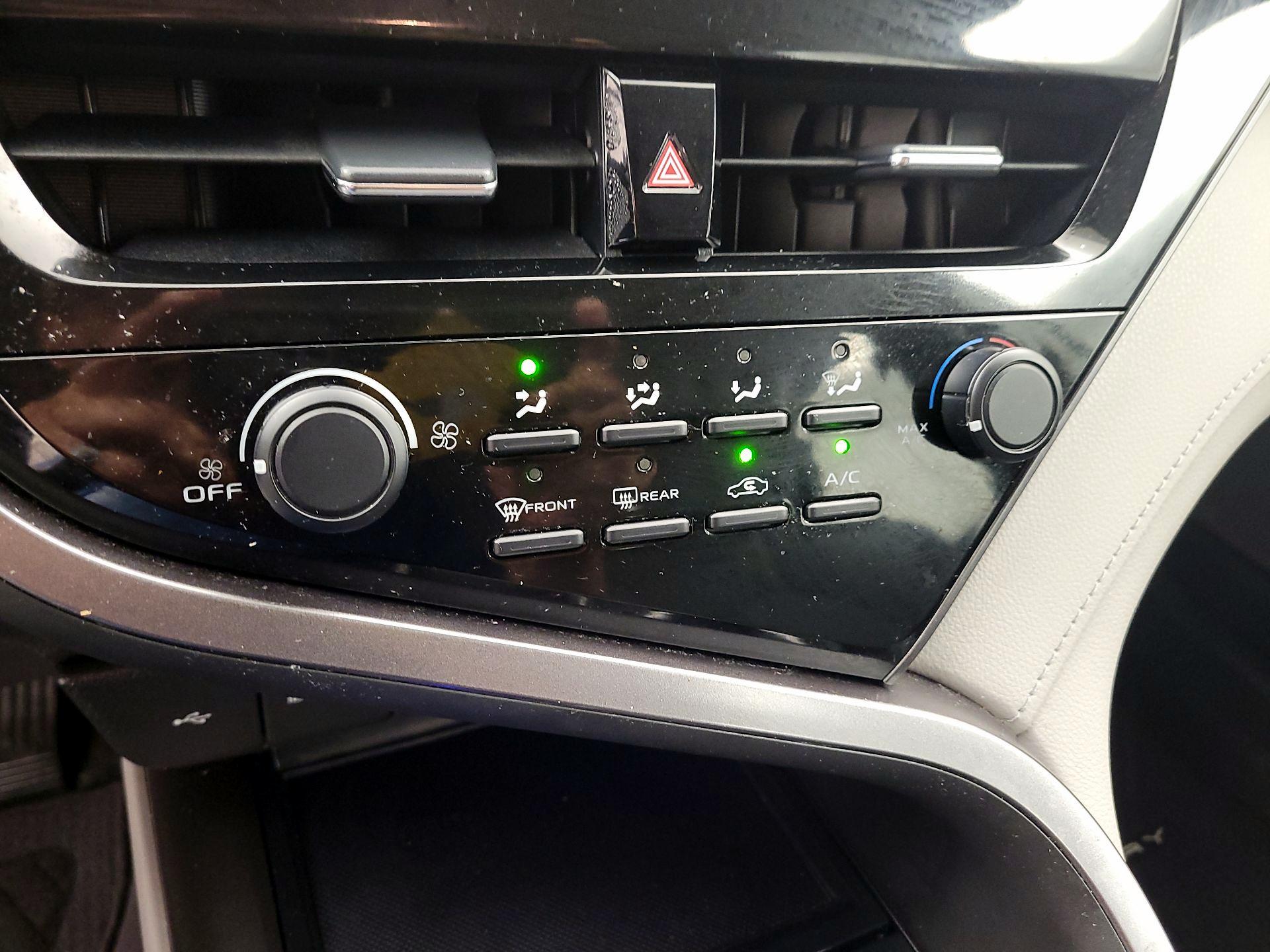 Thumbnail: 2021 Toyota Camry - 14