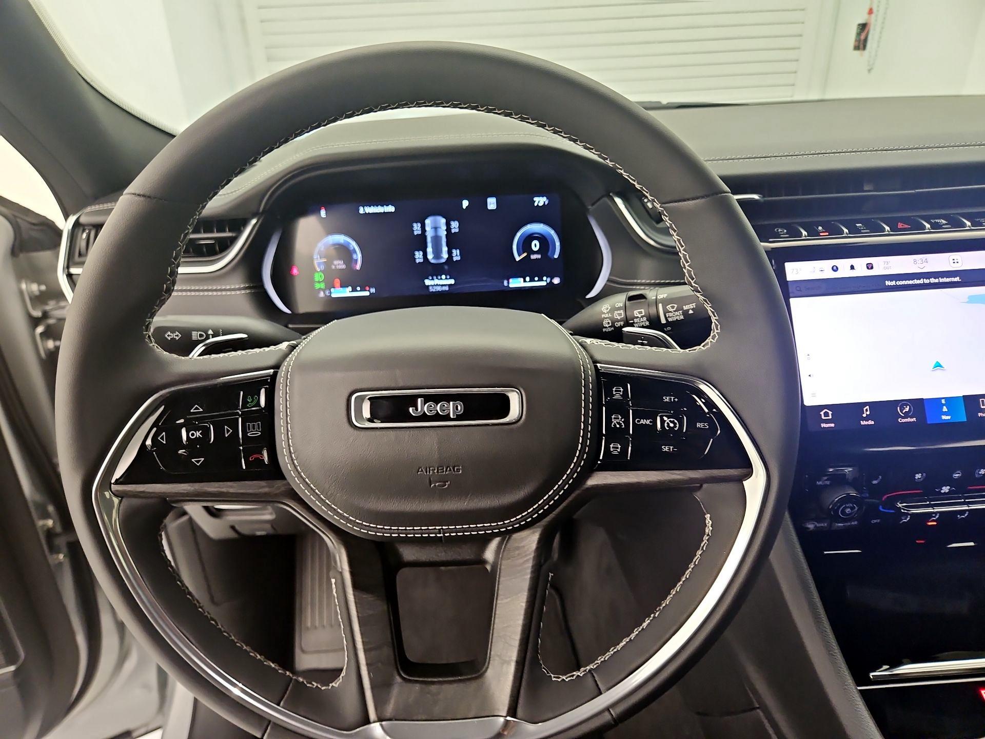 Thumbnail: 2023 Jeep Grand Cherokee - 10