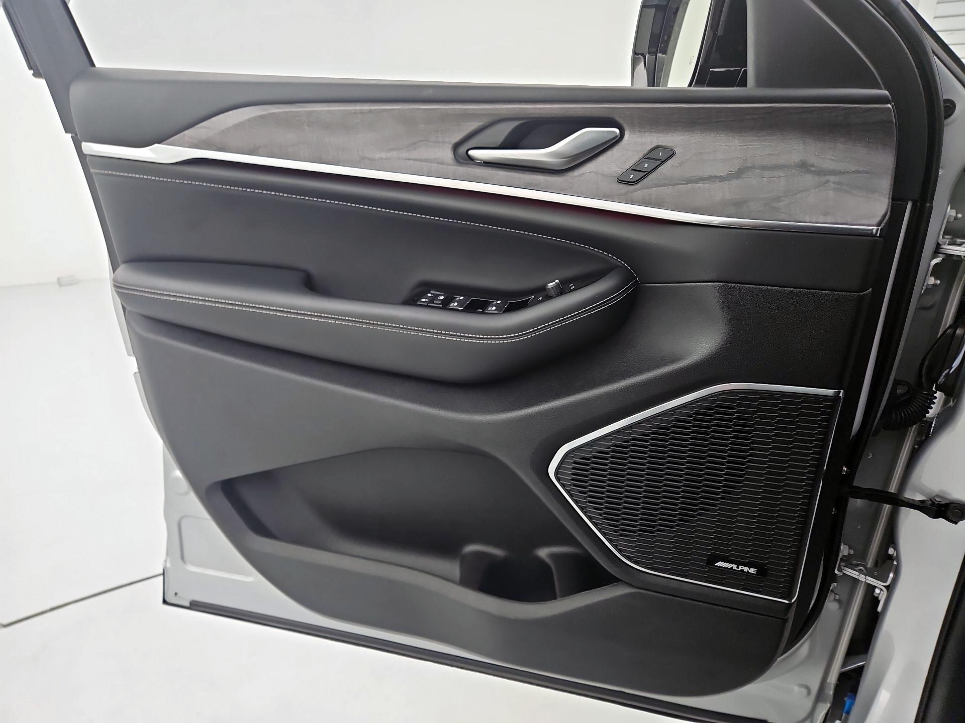 Thumbnail: 2023 Jeep Grand Cherokee - 12