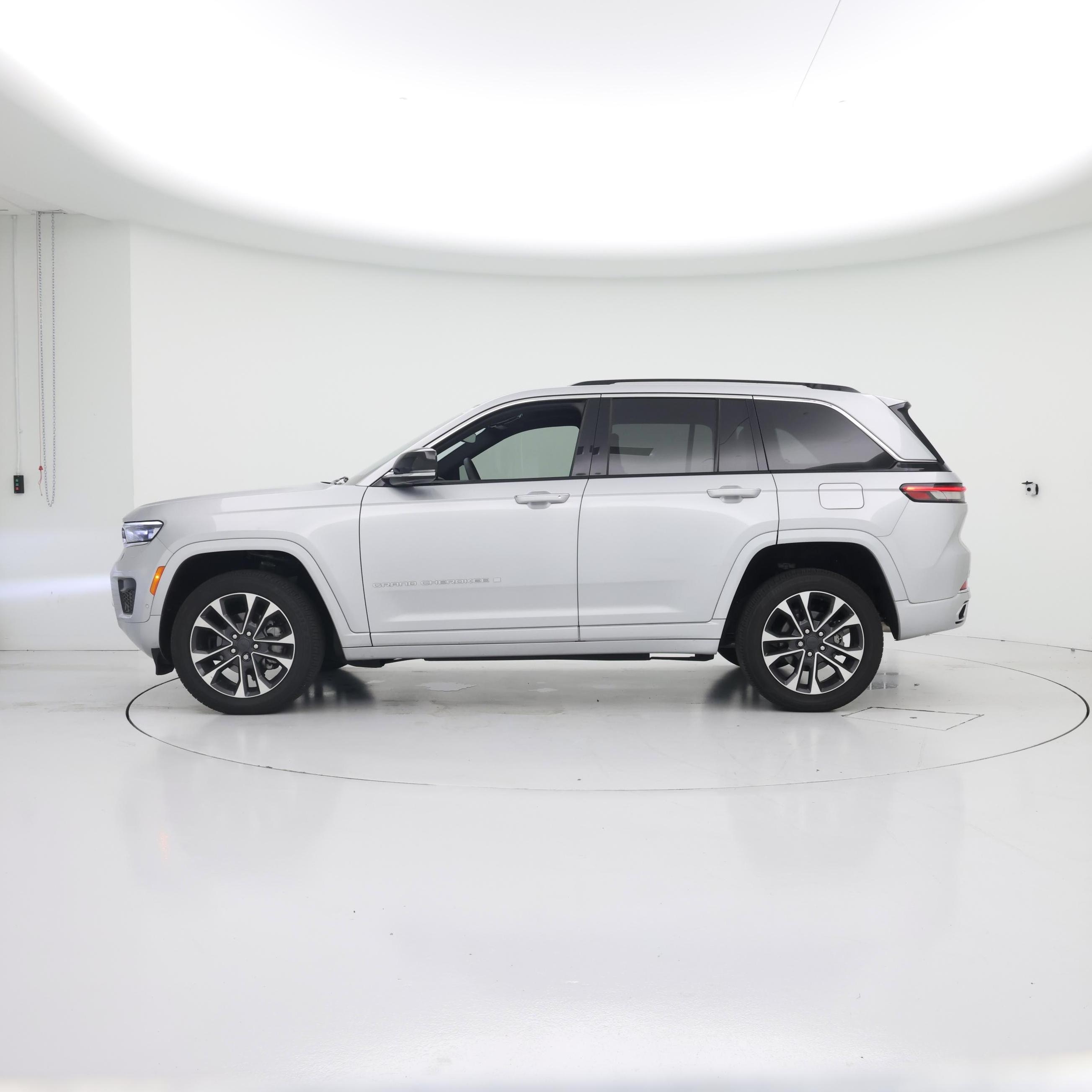 Thumbnail: 2023 Jeep Grand Cherokee - 3