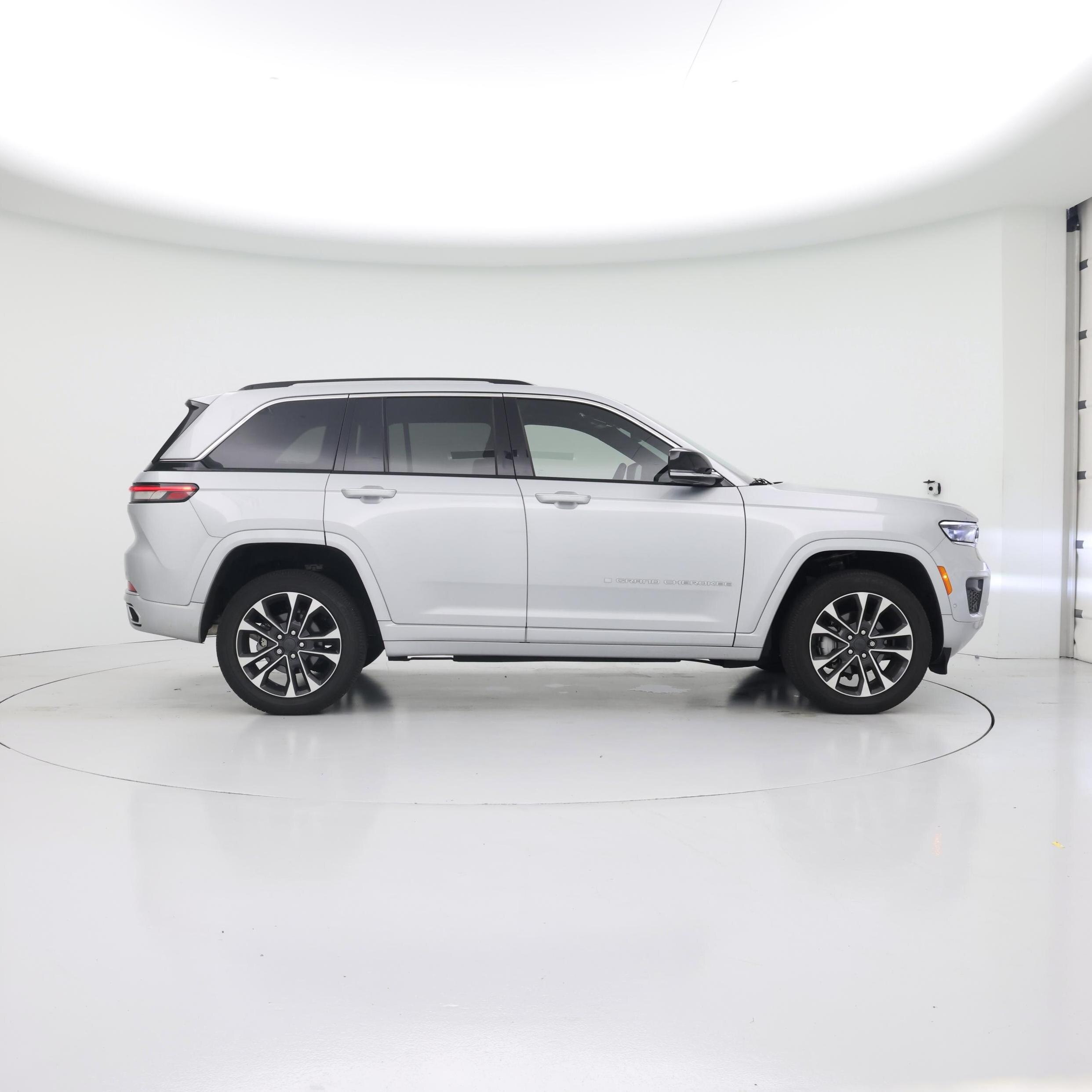 Thumbnail: 2023 Jeep Grand Cherokee - 7